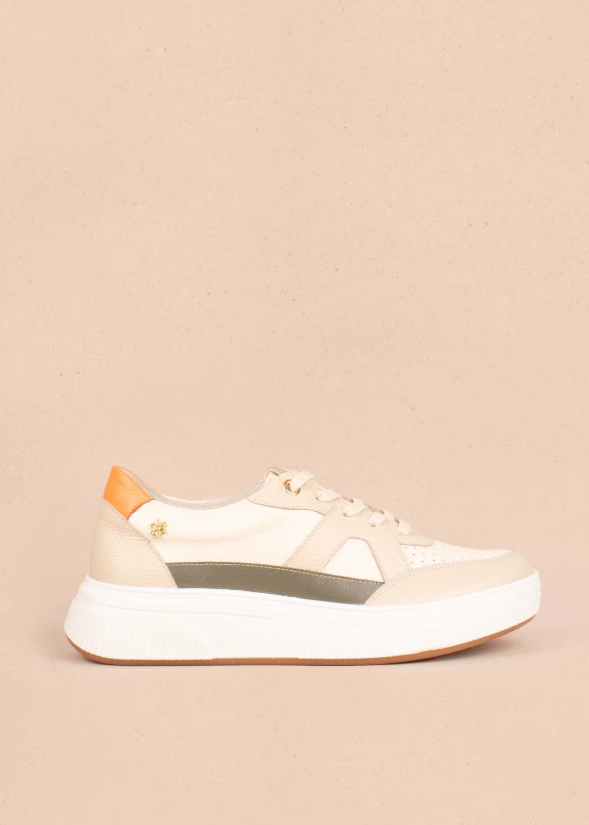 Tenis casuales en cuero color talco 104764