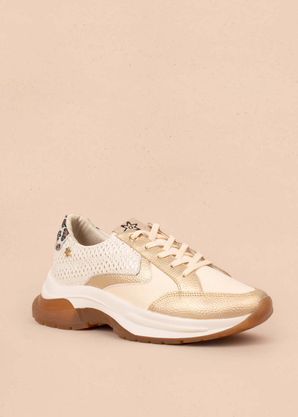 Tenis casuales en cuero color blanco con folia pitón 104766