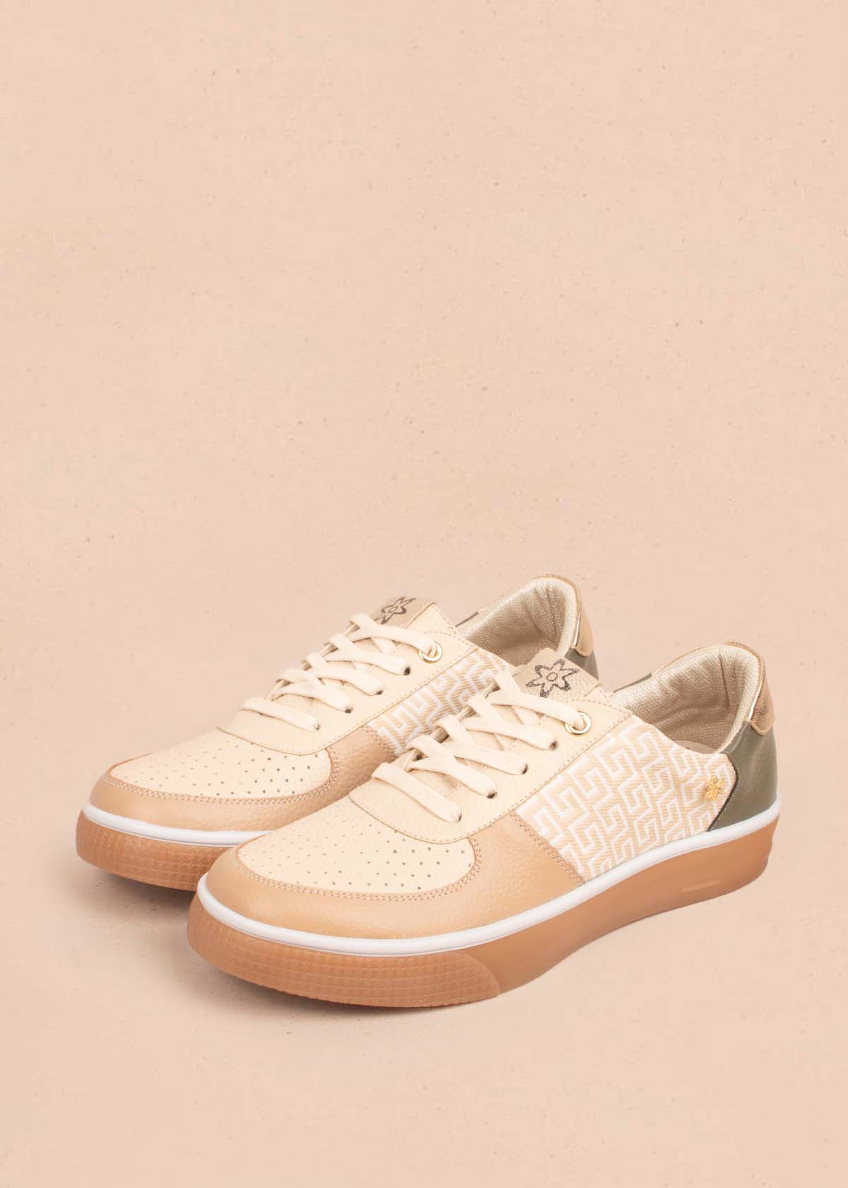 Tenis casuales en cuero color verde con perforaciones 104778