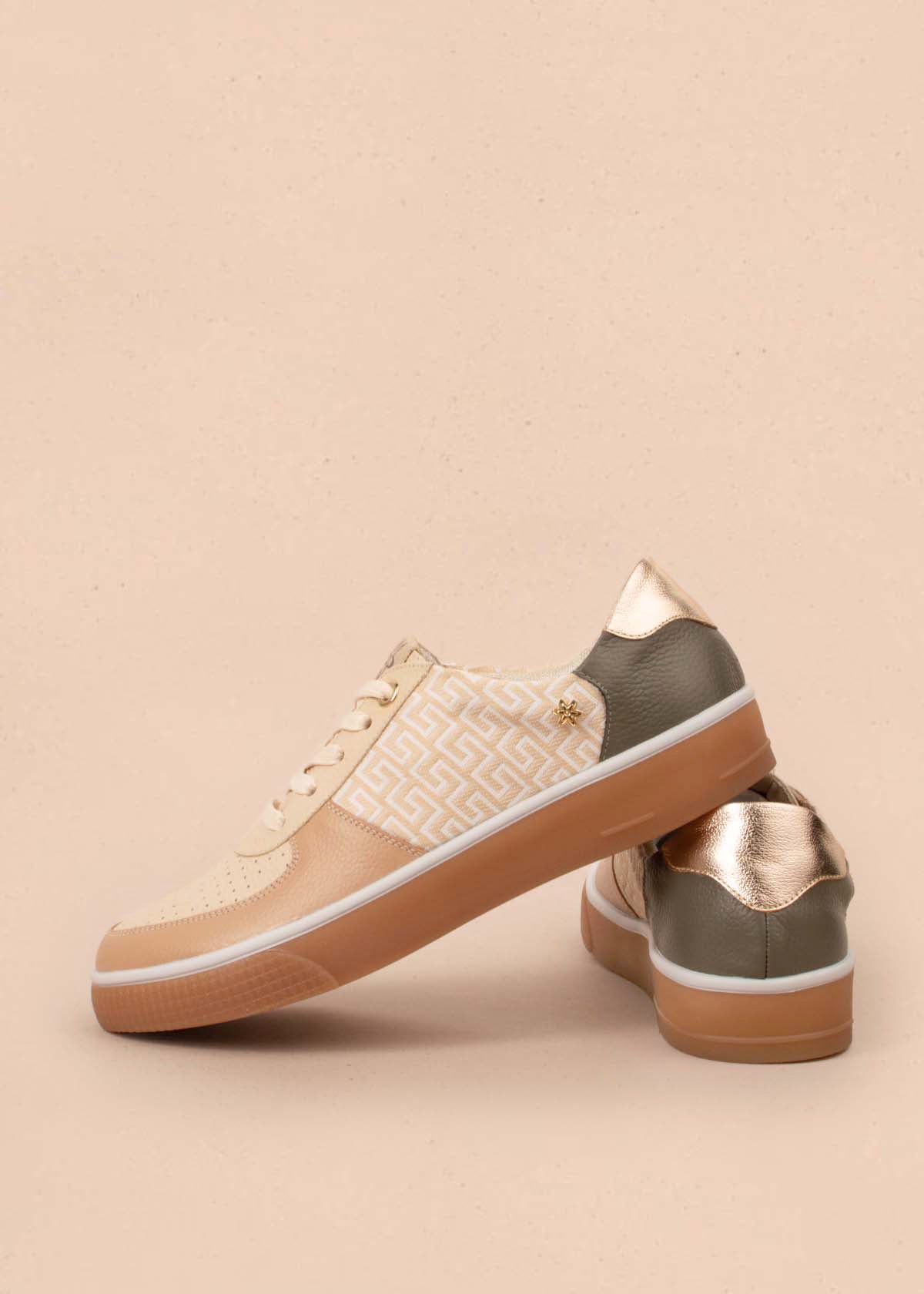 Tenis casuales en cuero color verde con perforaciones 104778