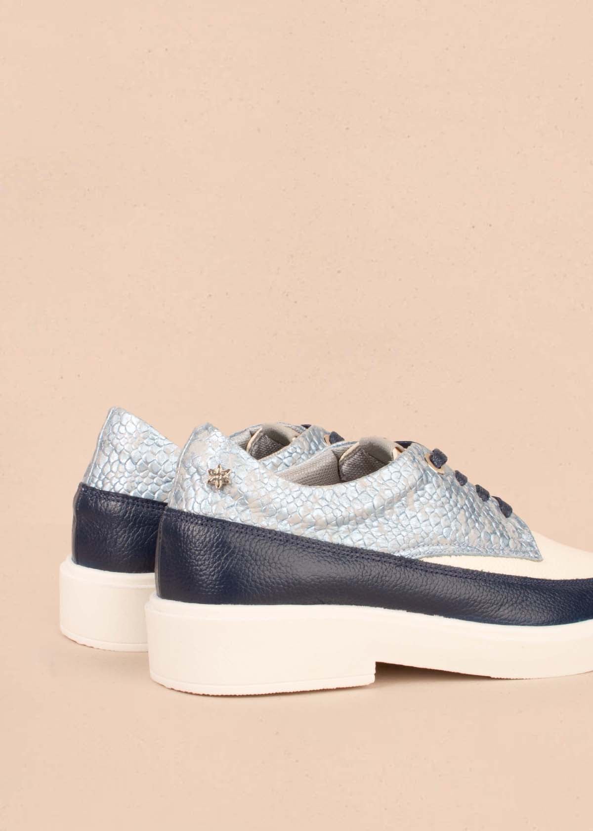 Zapatos con atadura en cuero color azul con folia pitón 104781