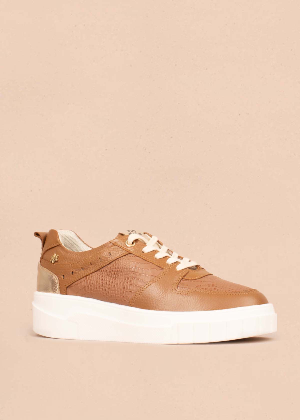 Tenis casuales en cuero color miel con folia pitón 104783