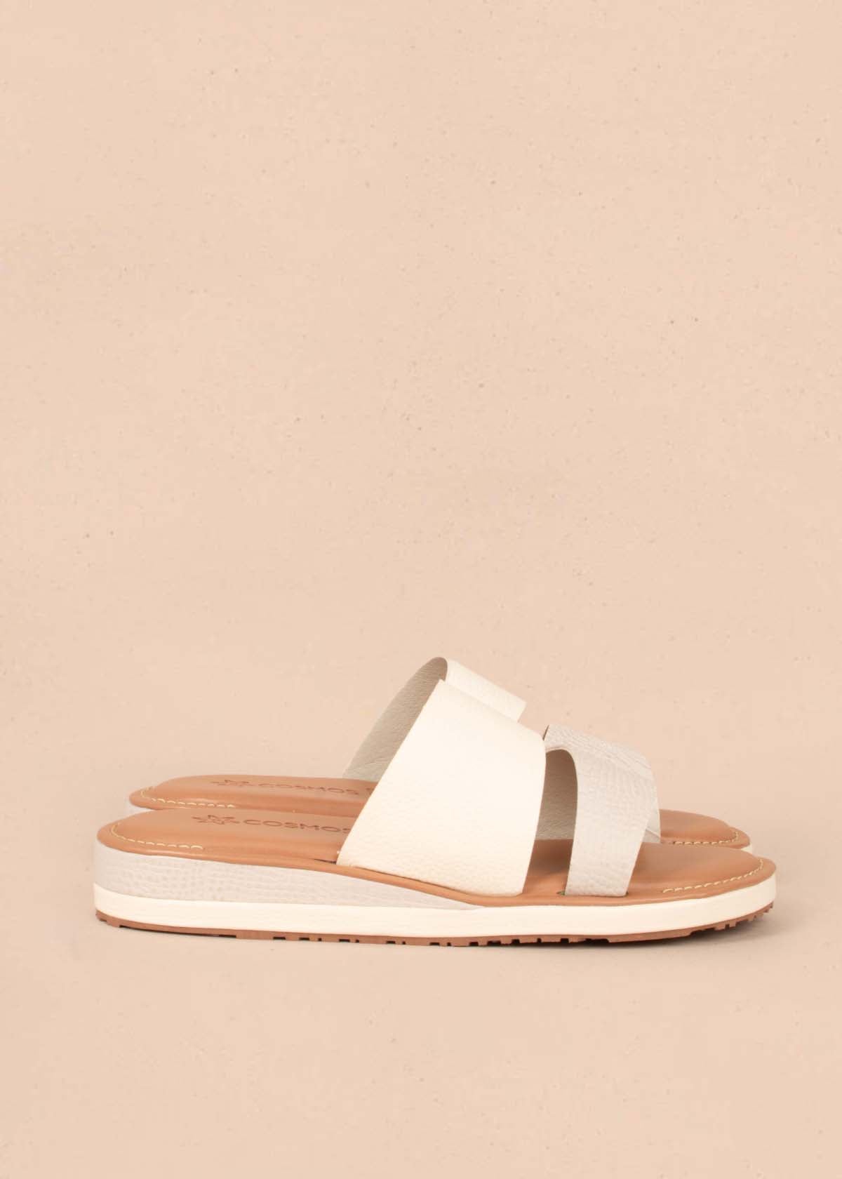 Sandalias en cuero color talco con textura croco 104788