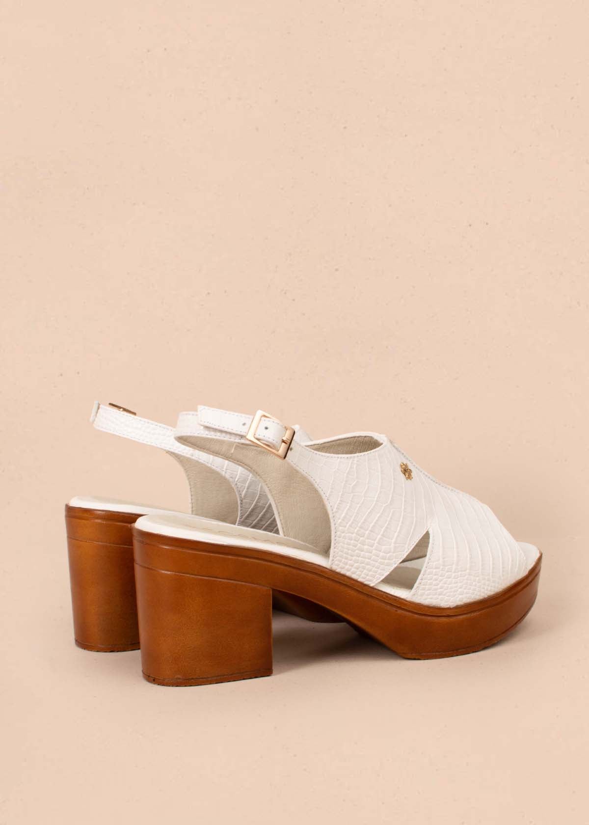 Sandalias en cuero color blanco con plataforma 104792