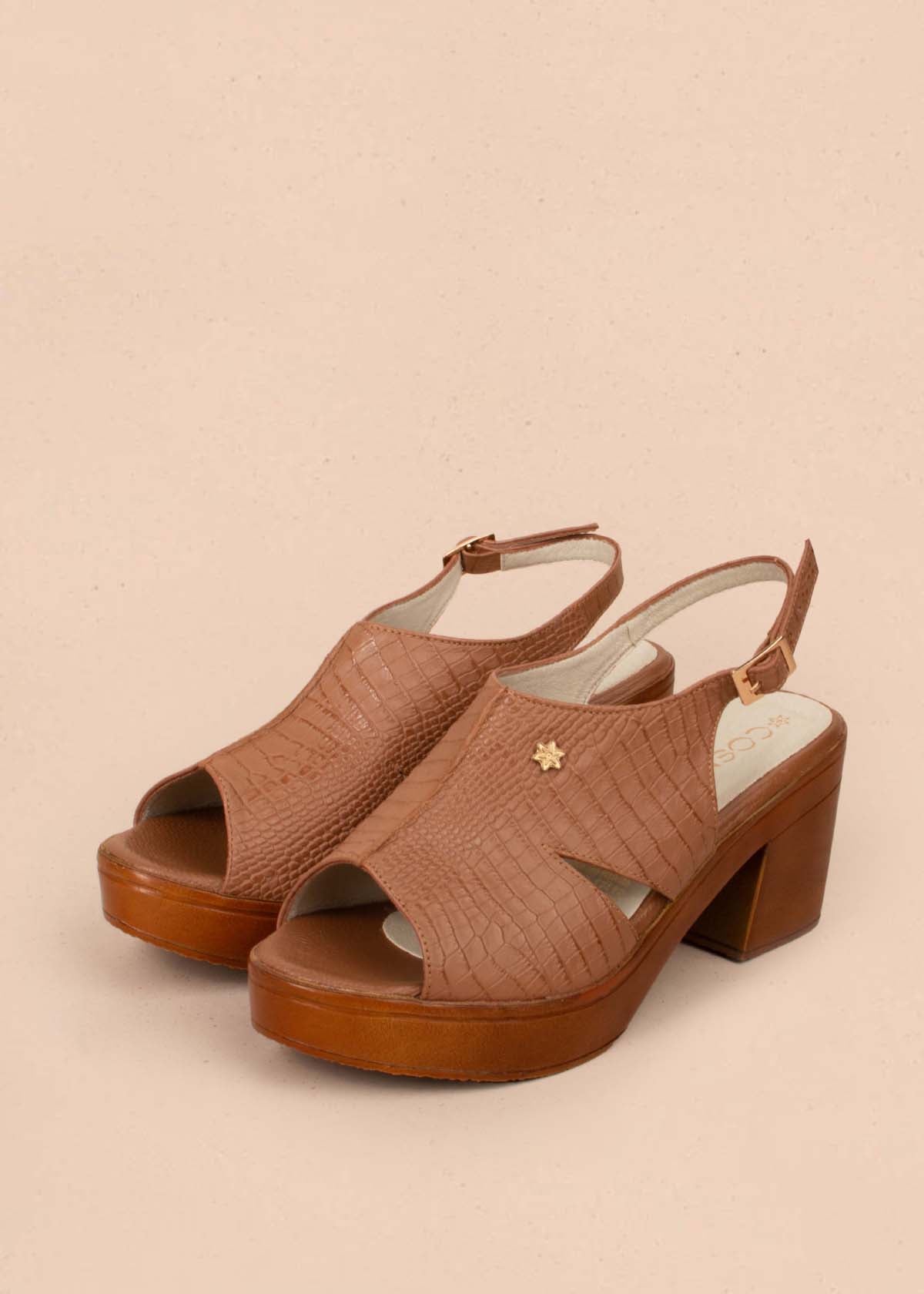 Sandalias en cuero color miel con plataforma 104792