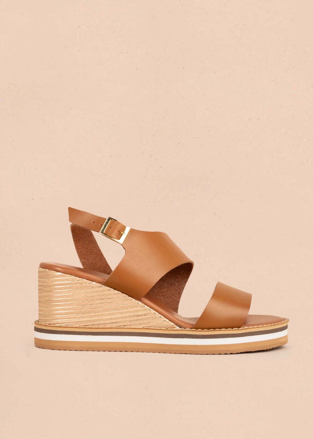 Sandalias color camel con plataforma 104831