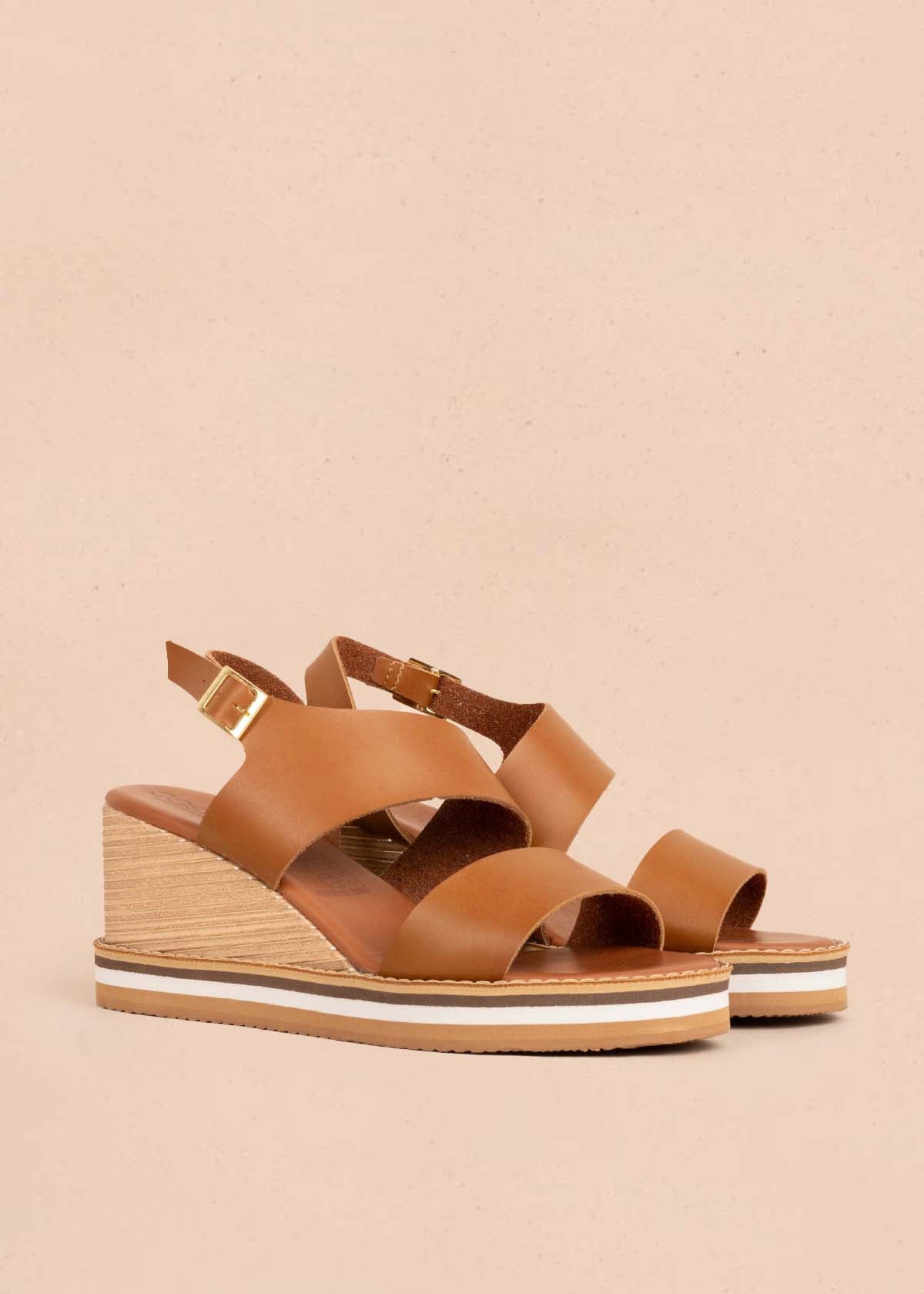 Sandalias color camel con plataforma 104831