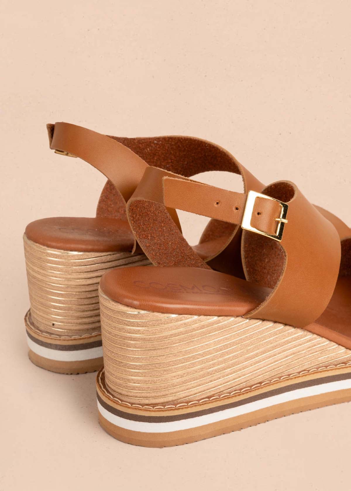 Sandalias color camel con plataforma 104831