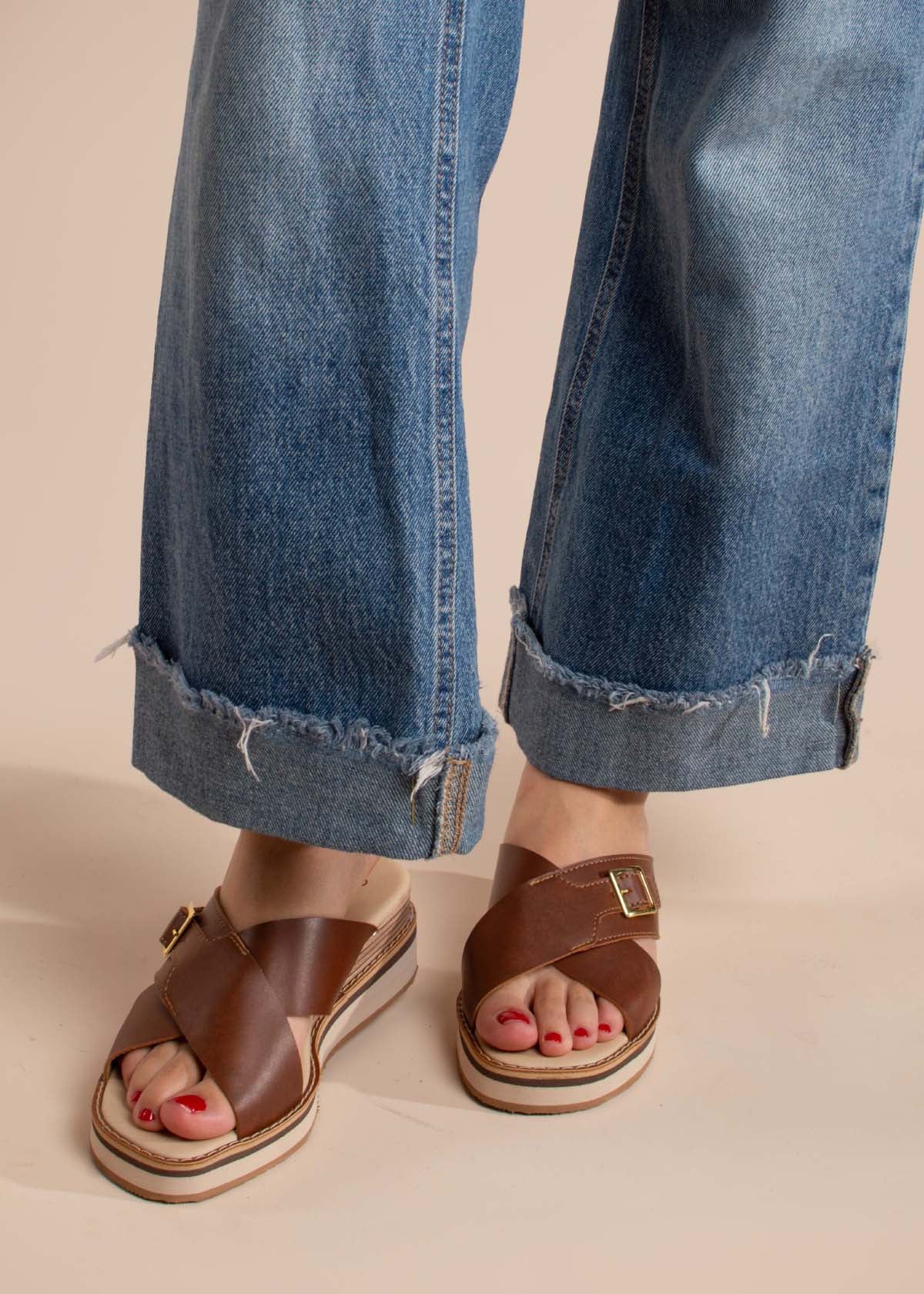 Sandalias color miel con hebilla 104839