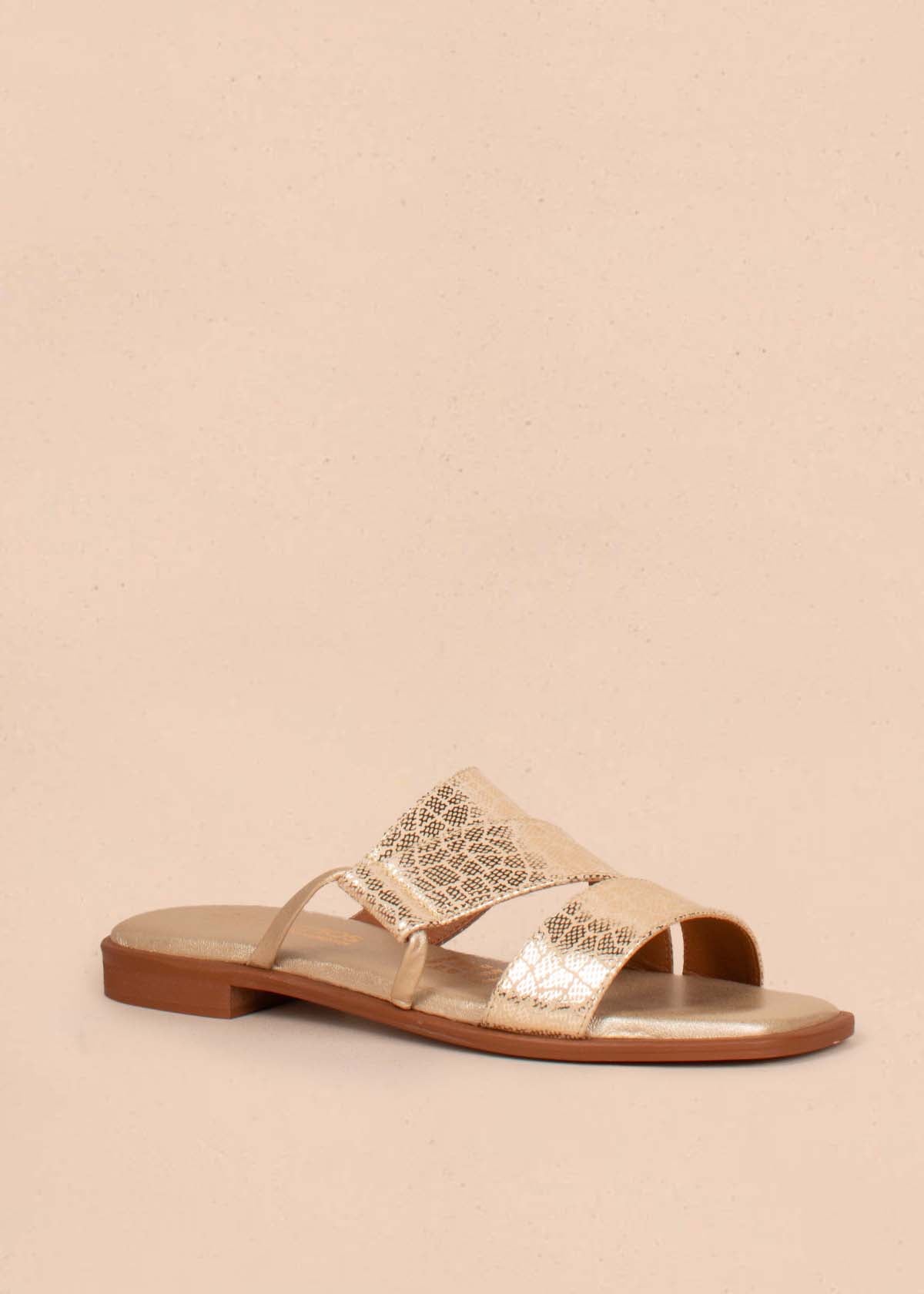 Sandalias planas en cuero color dorado con folia 104854