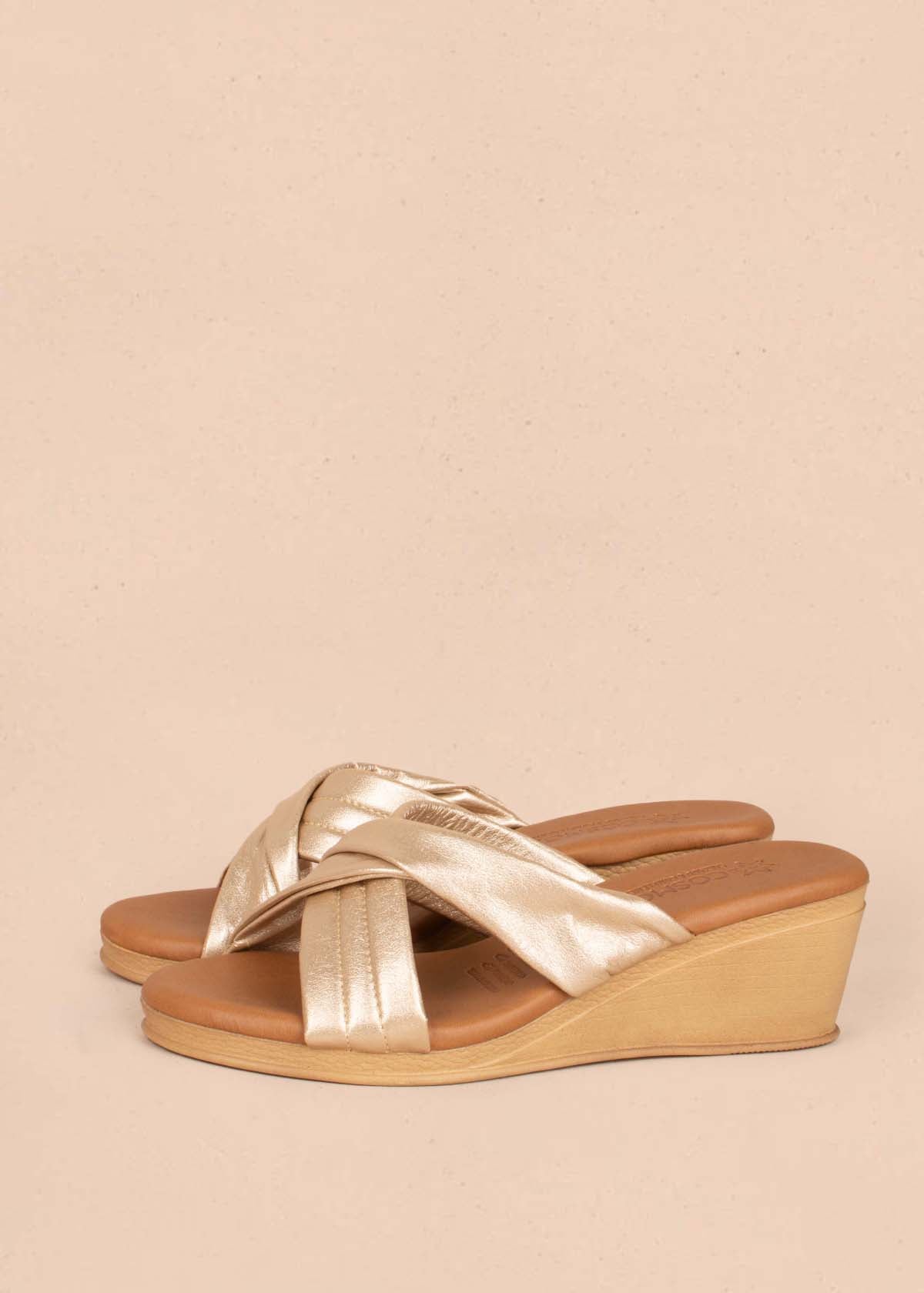 Sandalias en cuero altas color dorado con correas cruzadas 104858