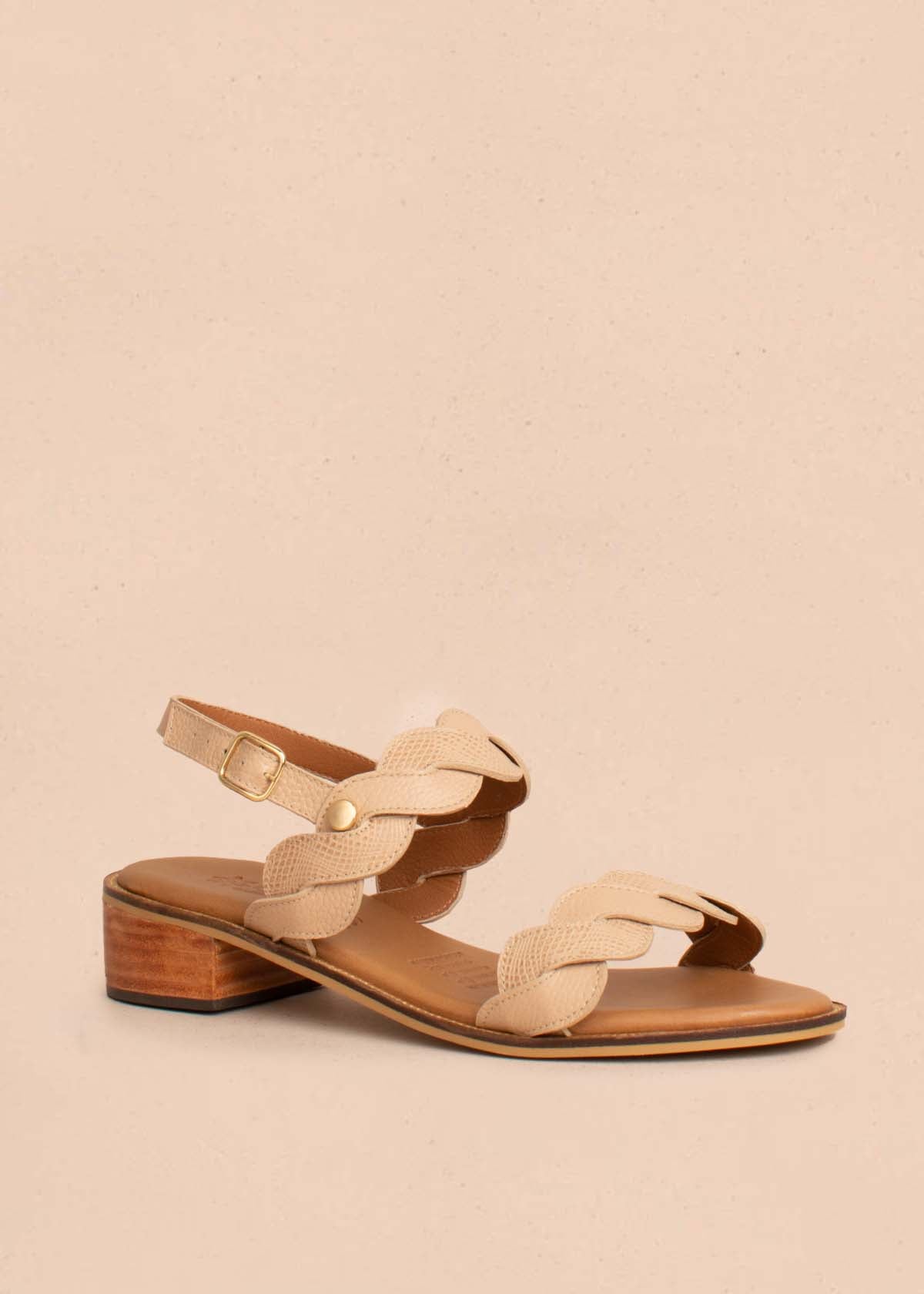 Sandalias trenzadas en cuero color café 104859