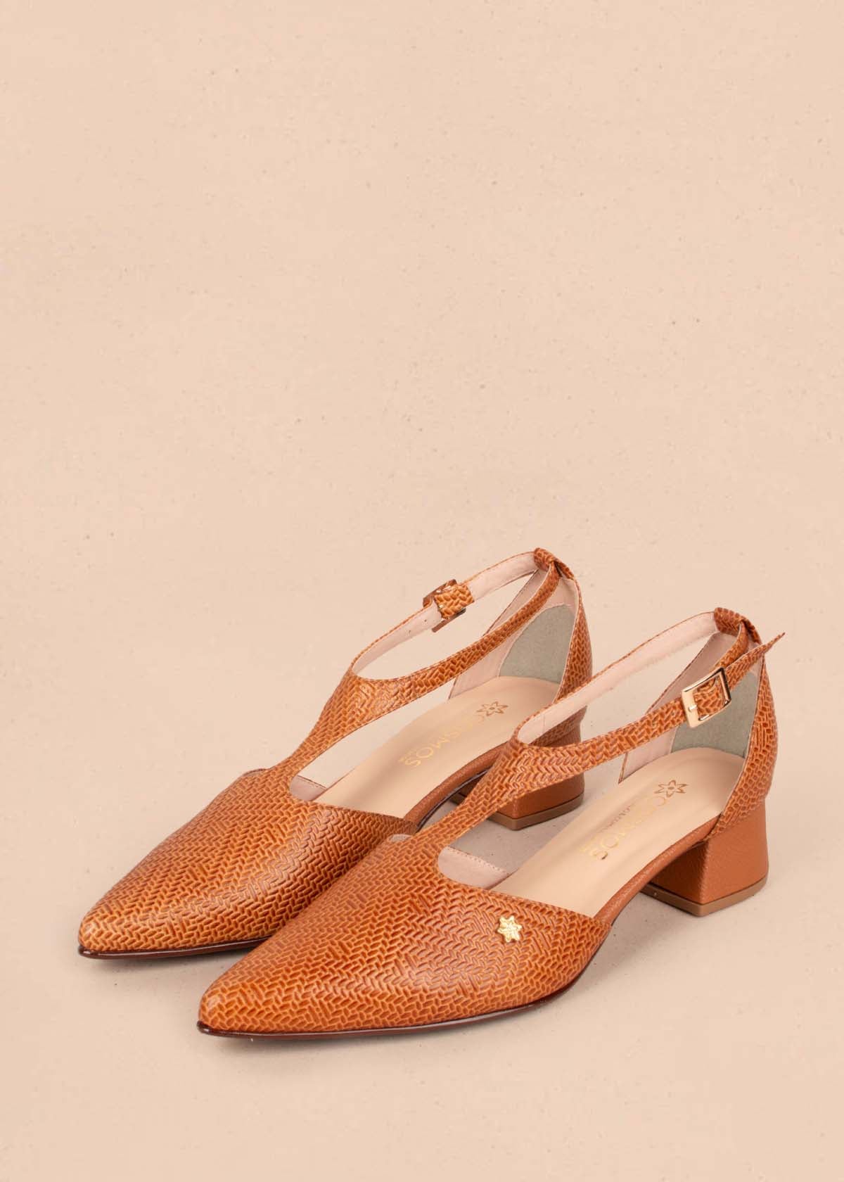 Tacones trabilla en cuero color miel con folia 104866