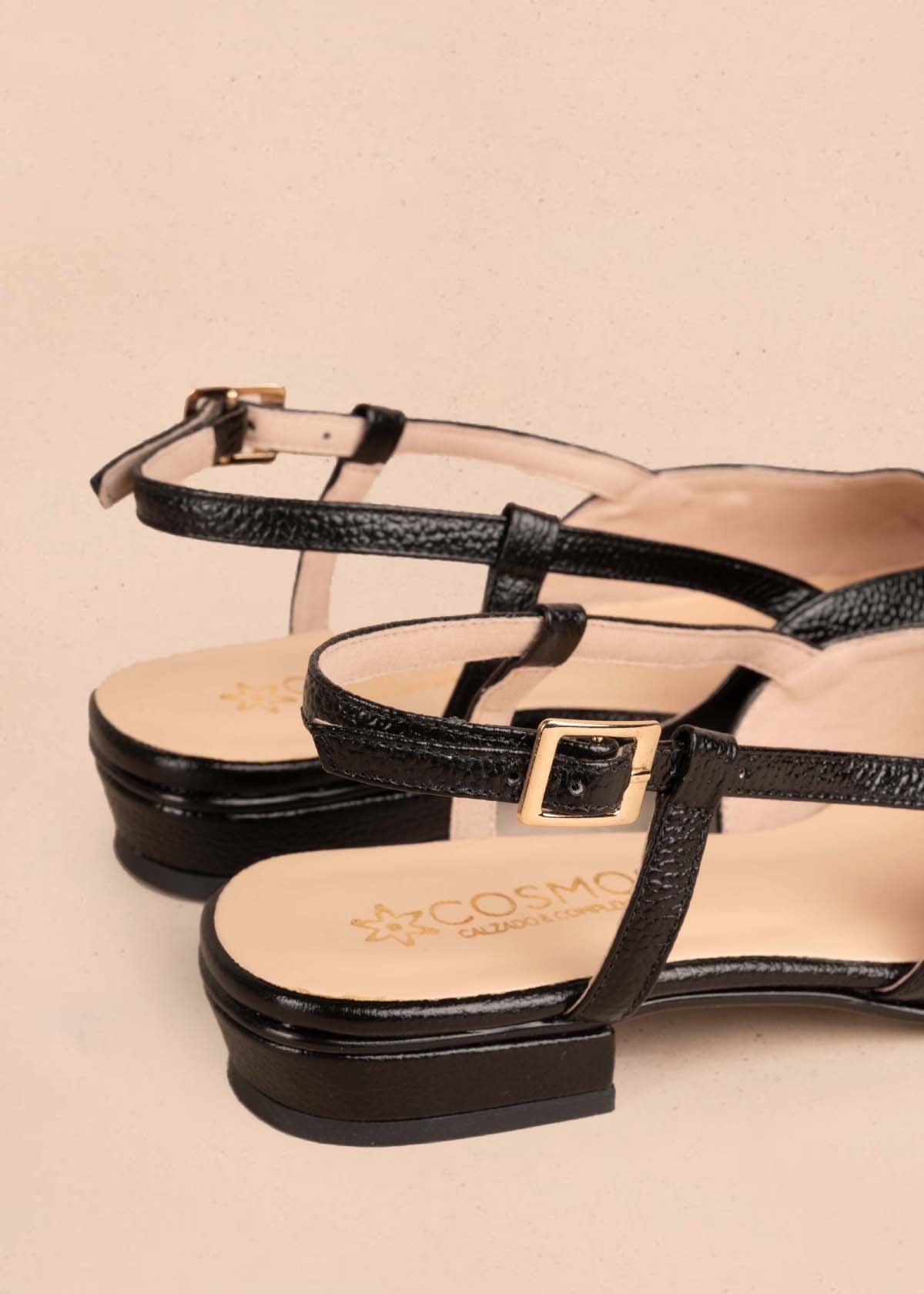 Tacones trabilla en cuero color negro con folia en puntera 104867