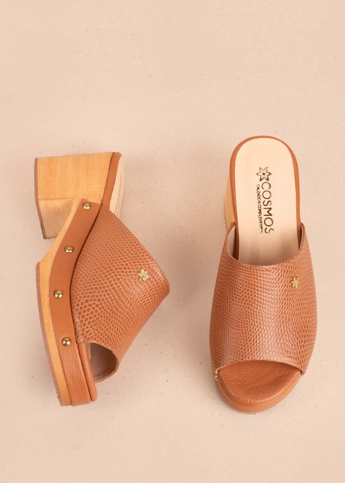 Sandalias en cuero color miel con plataforma 104868