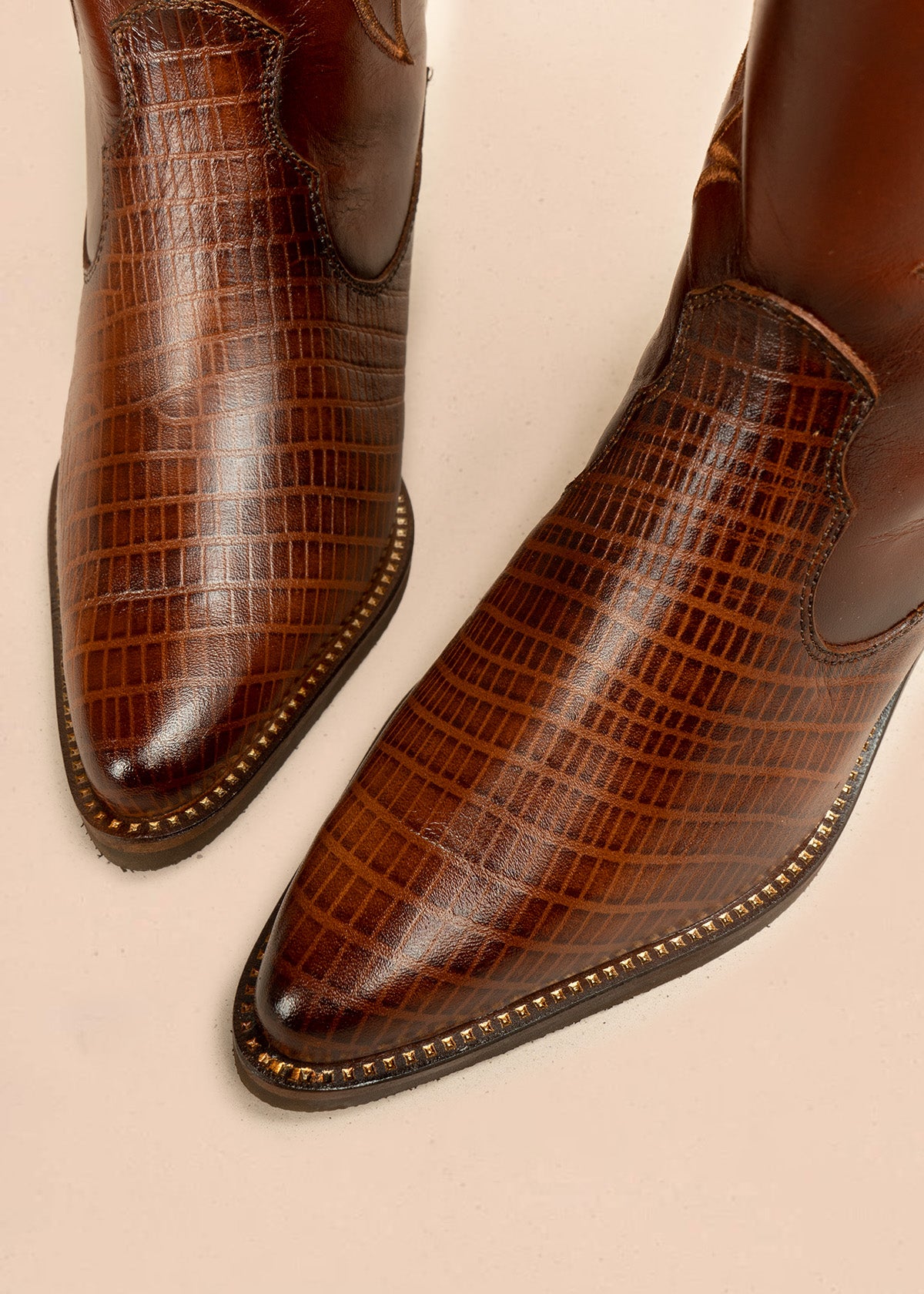Botas texanas en cuero color café con bordado 104899