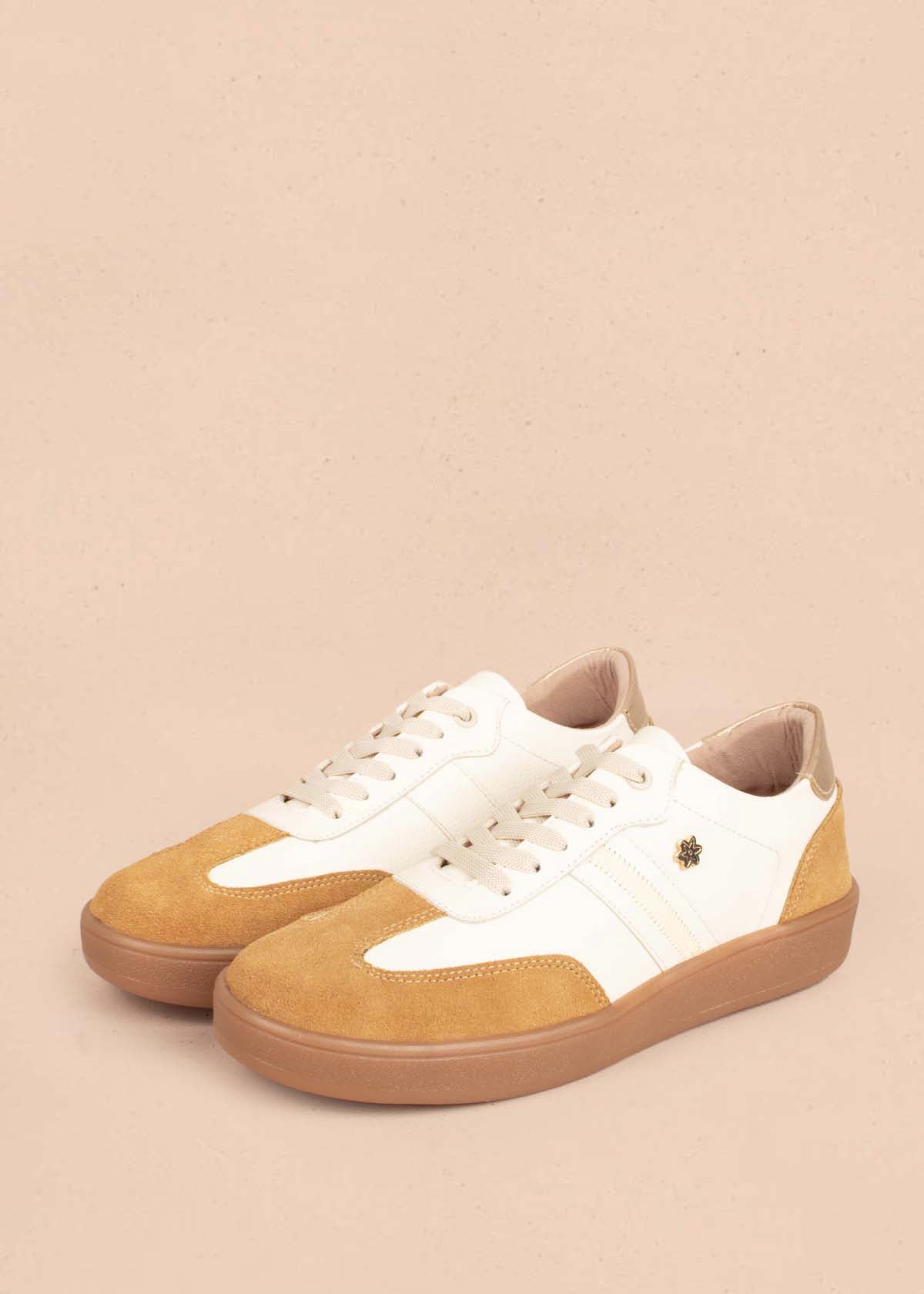 Tenis casuales en cuero color talco 104998
