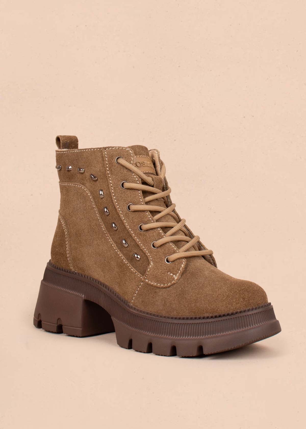 Botines en cuero color arena con taches 105003