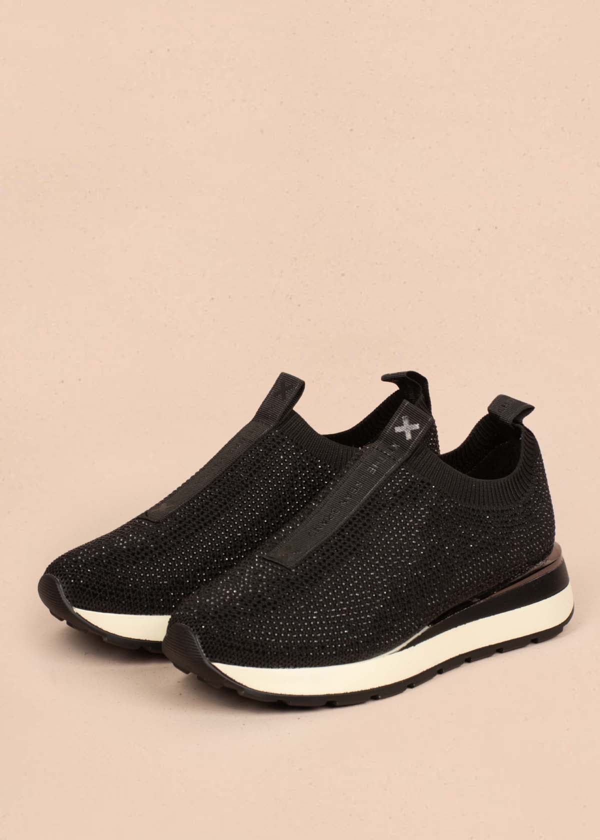Tenis casuales color negro con piedras decorativas 105023