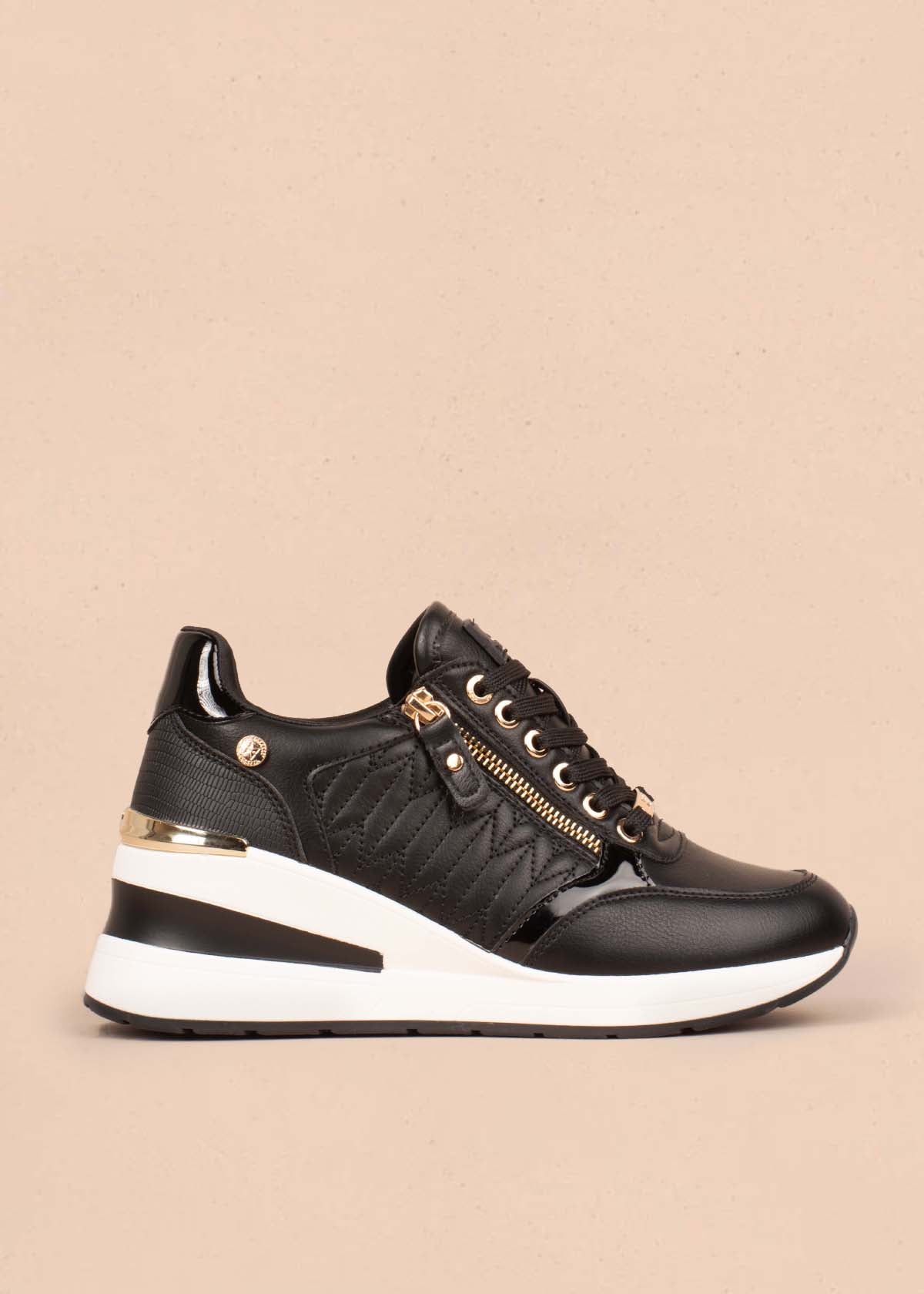 Tenis casuales color negro con cierre frontal 105024