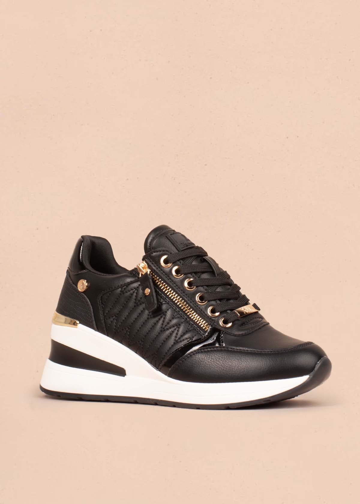 Tenis casuales color negro con cierre frontal 105024