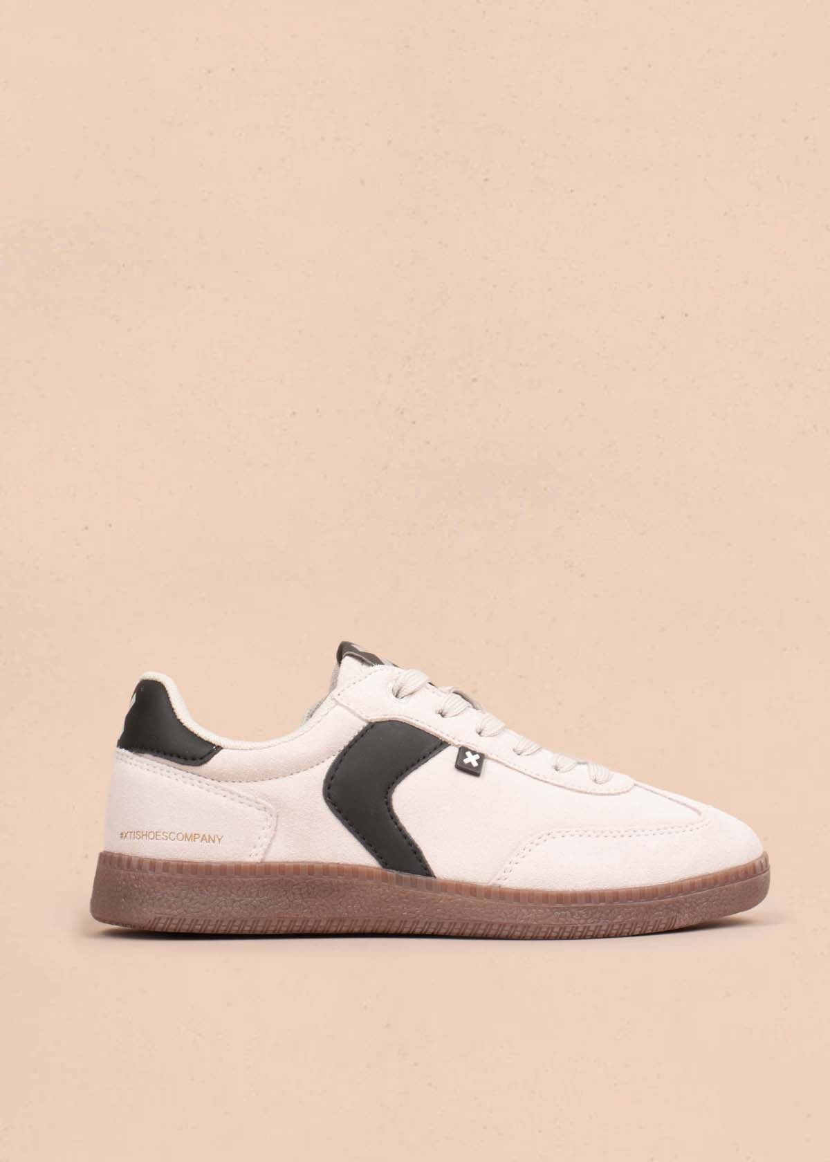 Tenis casuales en cuero color beige 105028