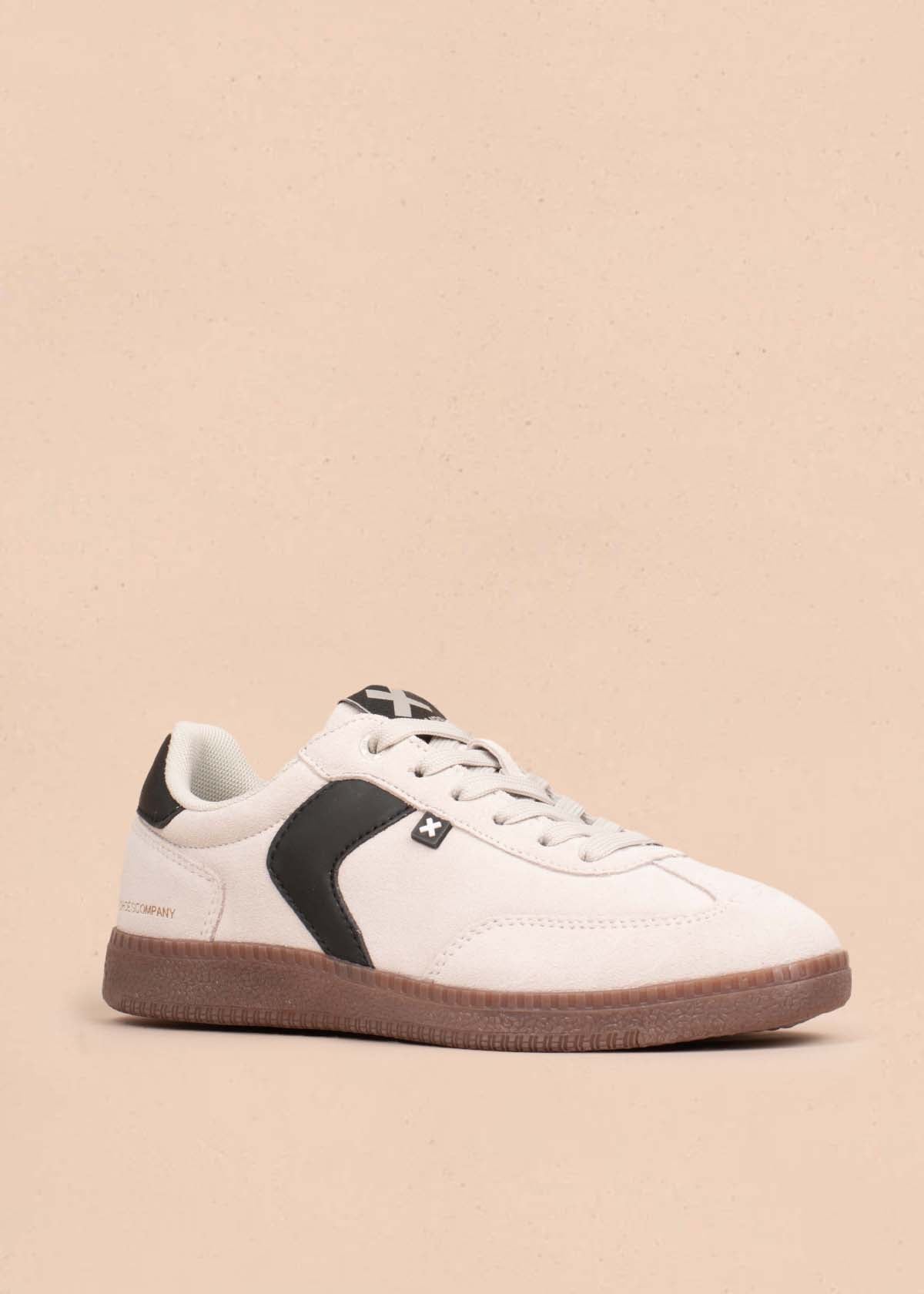 Tenis casuales en cuero color beige 105028