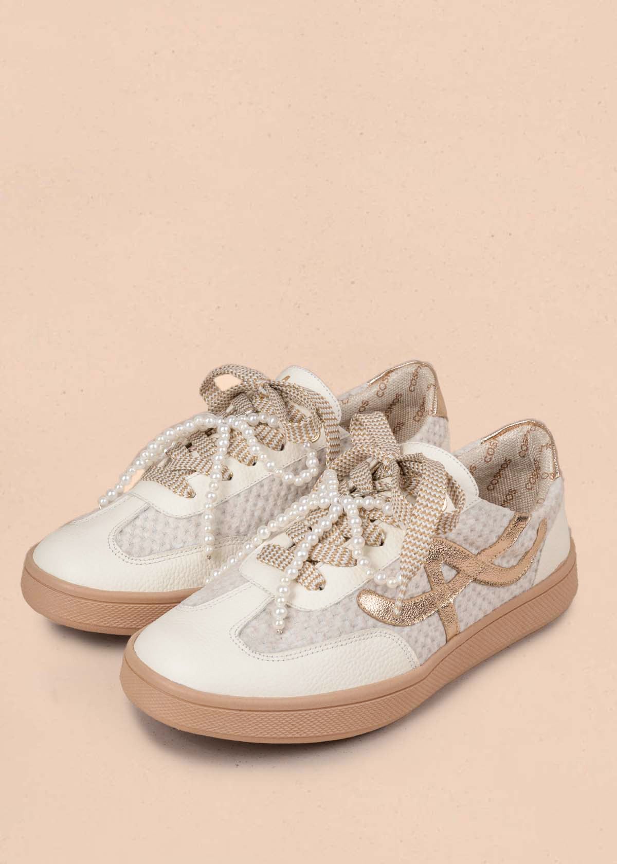 Tenis casuales en cuero color blanco con charms perlas 105166