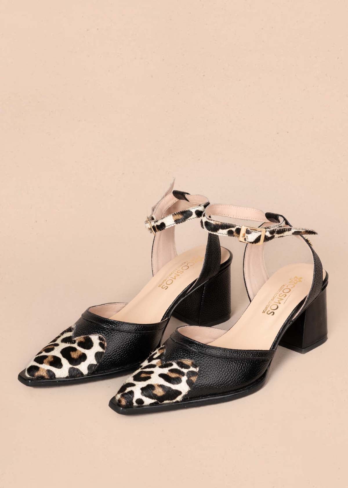 Tacones trabillas en cuero color negro y cuero con pelo animal print 105174