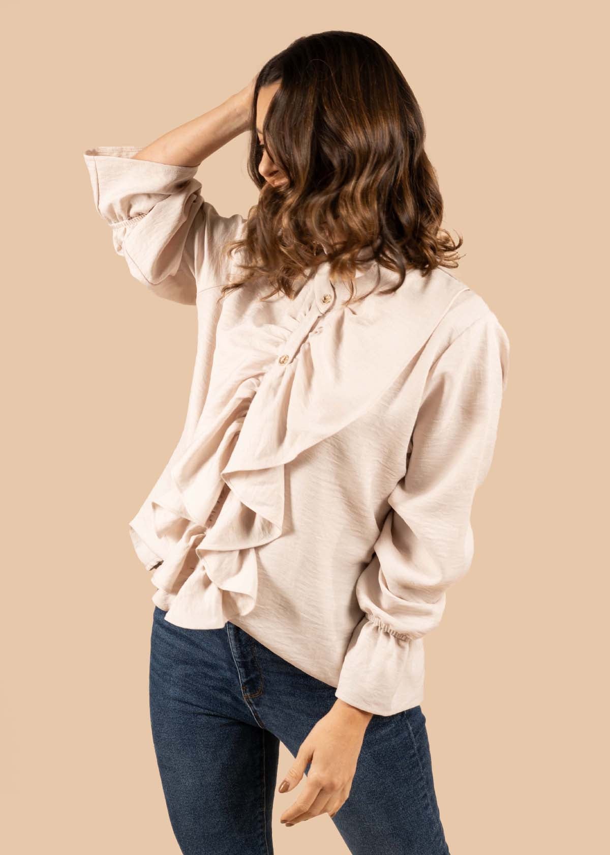 Blusa color marfil con volantes 105188