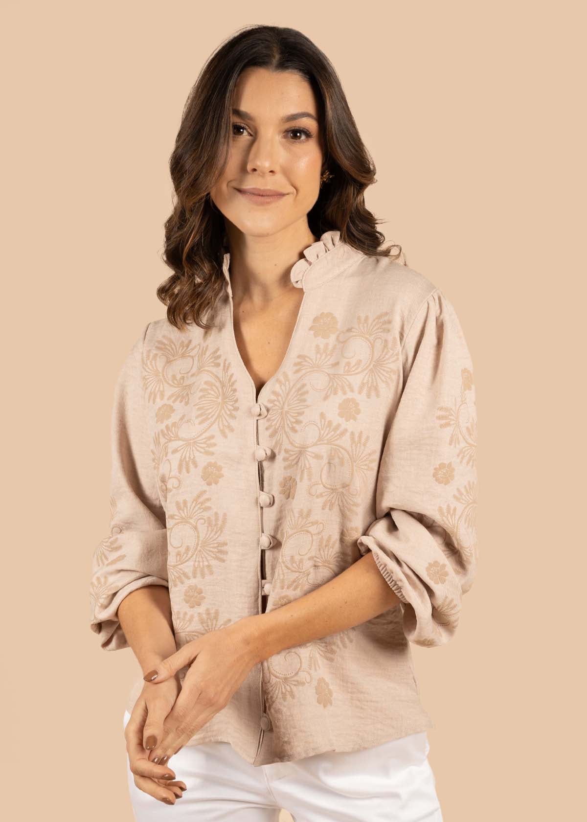 Blusa color camel con estampado floral 105189