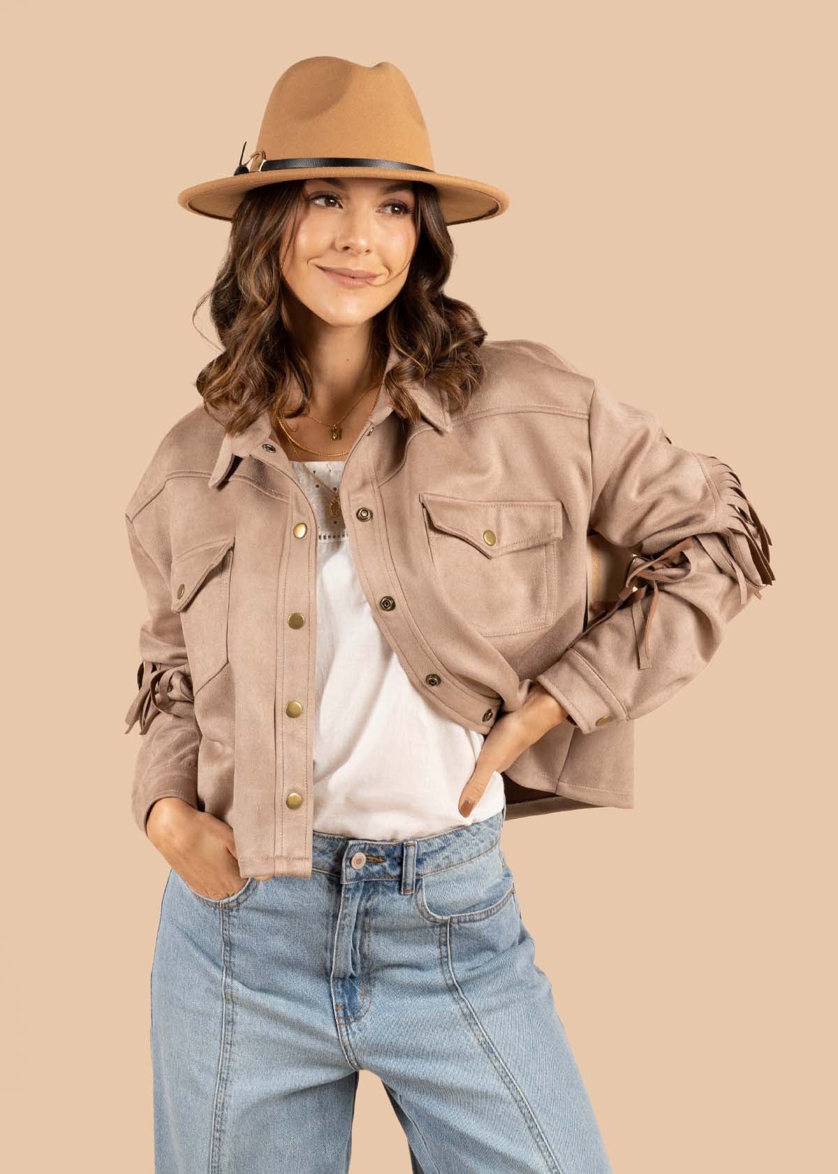 Chaqueta color camel con flecos 105191