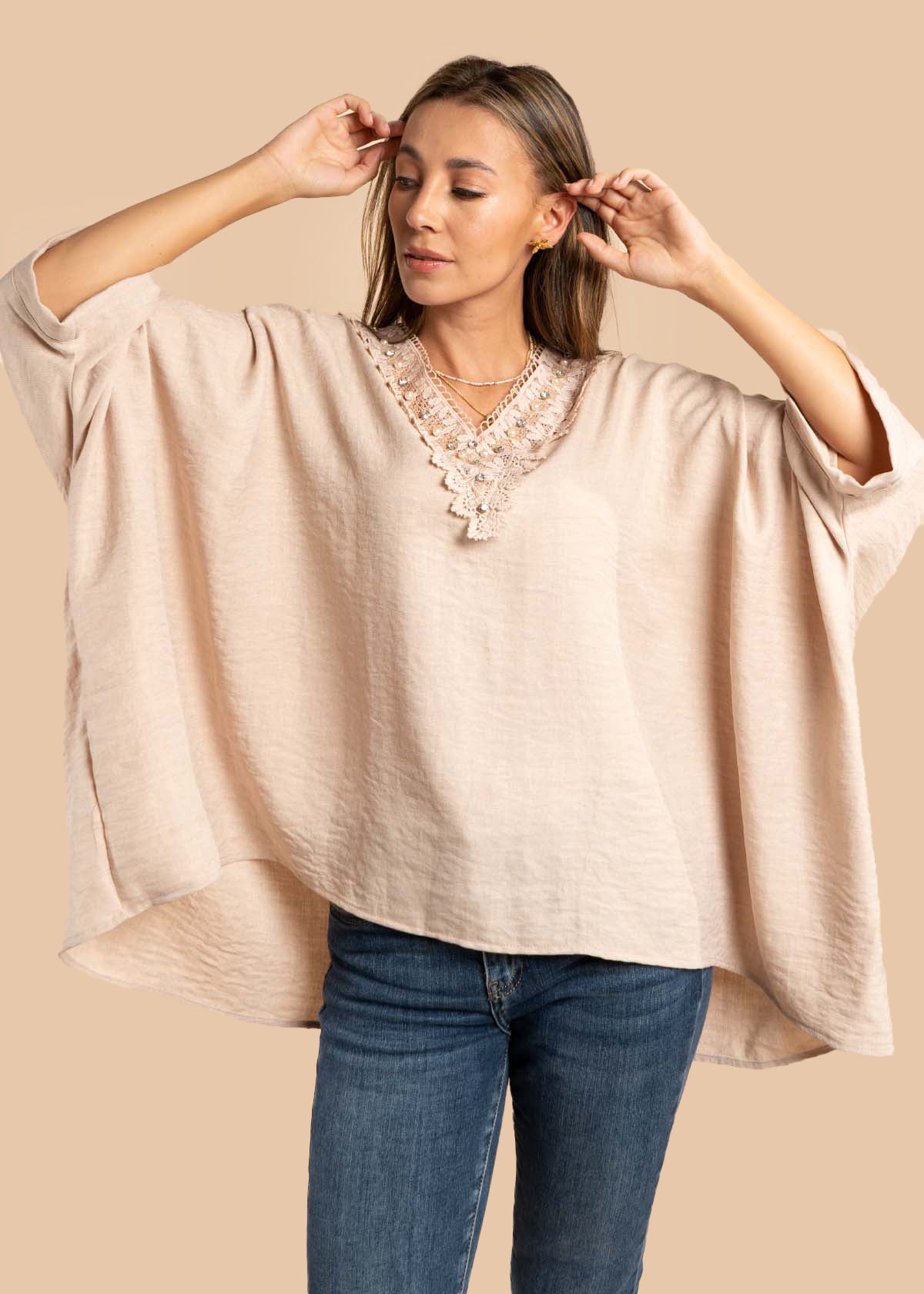 Blusa color beige con perlas 105198