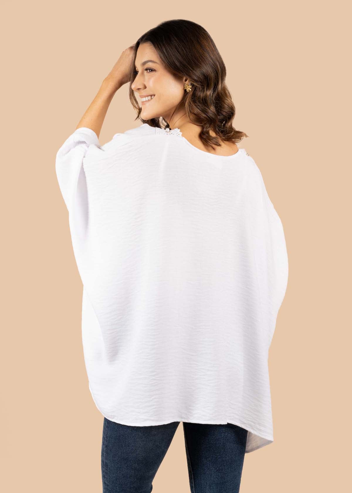 Blusa color blanco con perlas 105198