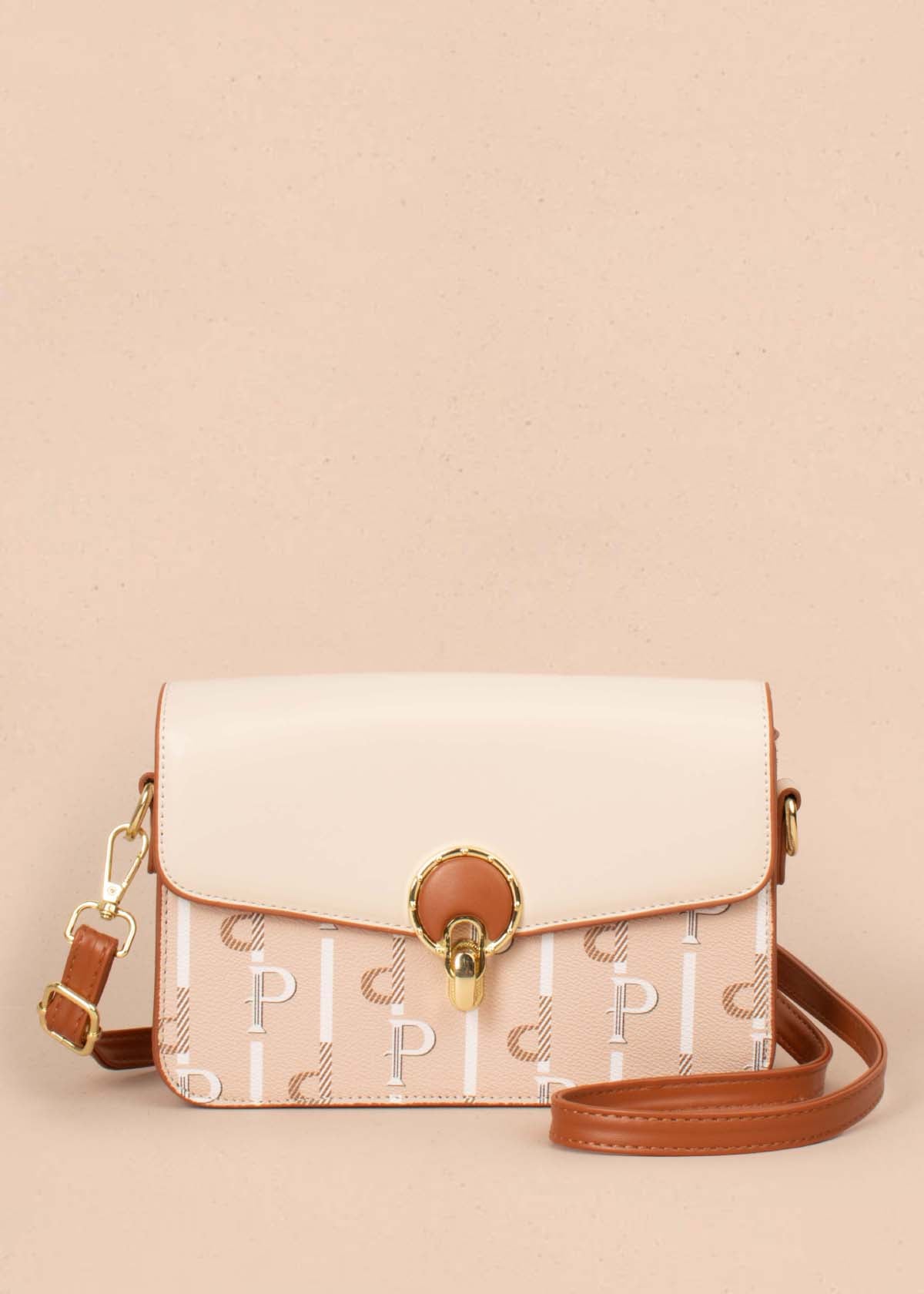 Bolso tipo bandolera color beige con estampado 105255