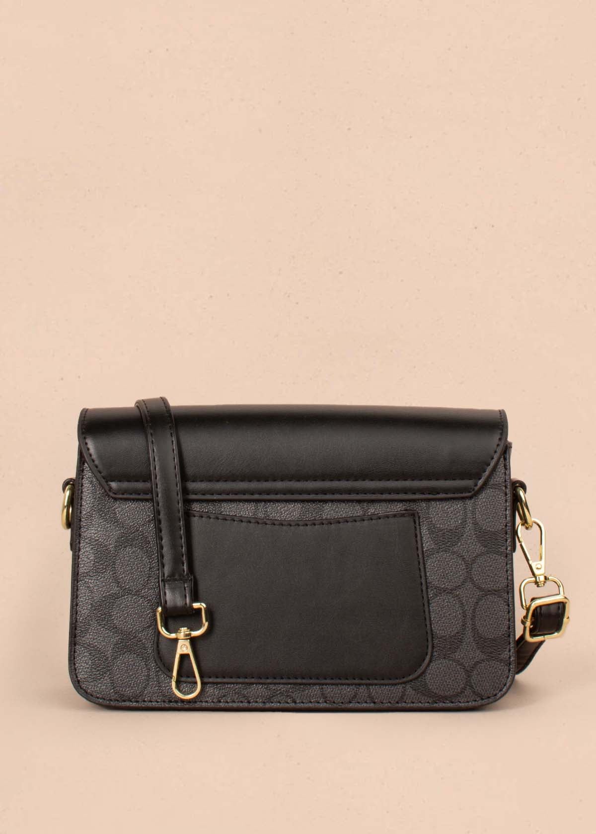 Bolso tipo bandolera color negro con estampado 105255