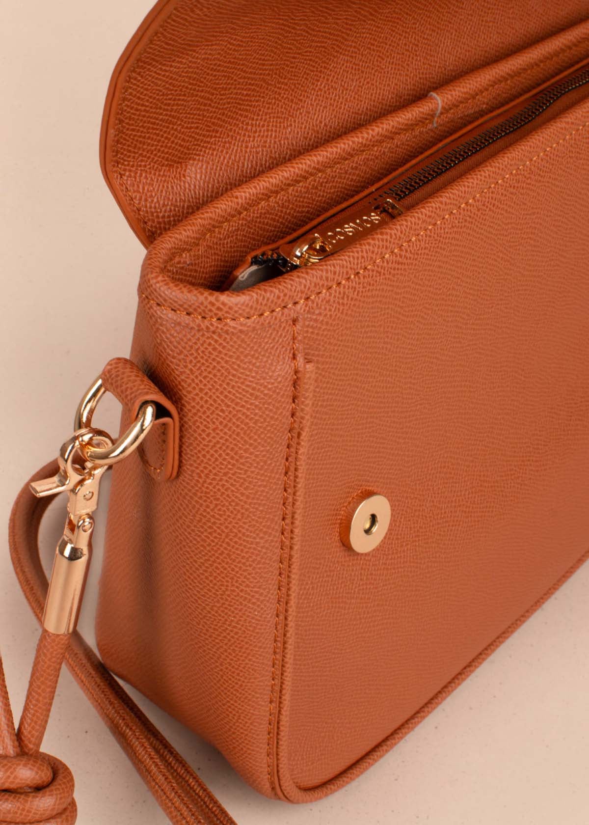 Bolso tipo bandolera color miel 105260