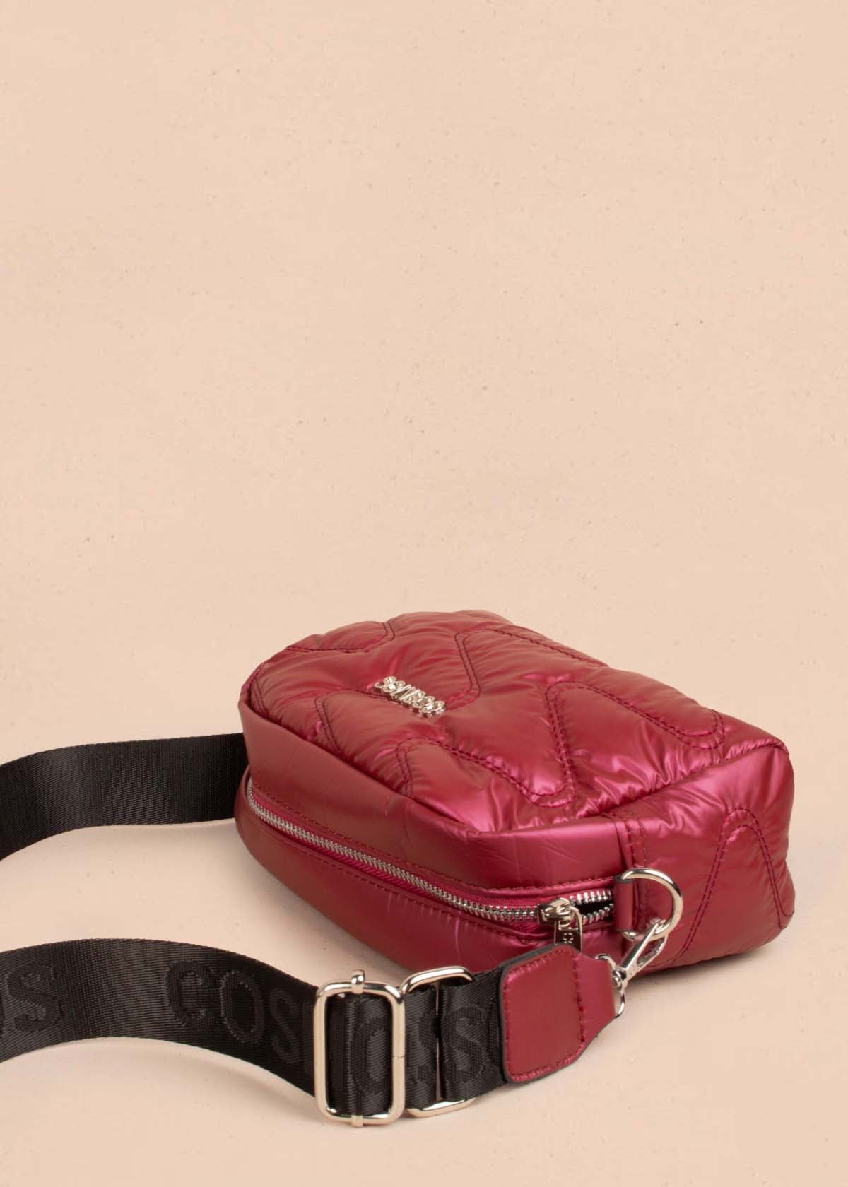 Bolso tipo bandolera color vinotinto con efecto acolchado 105266