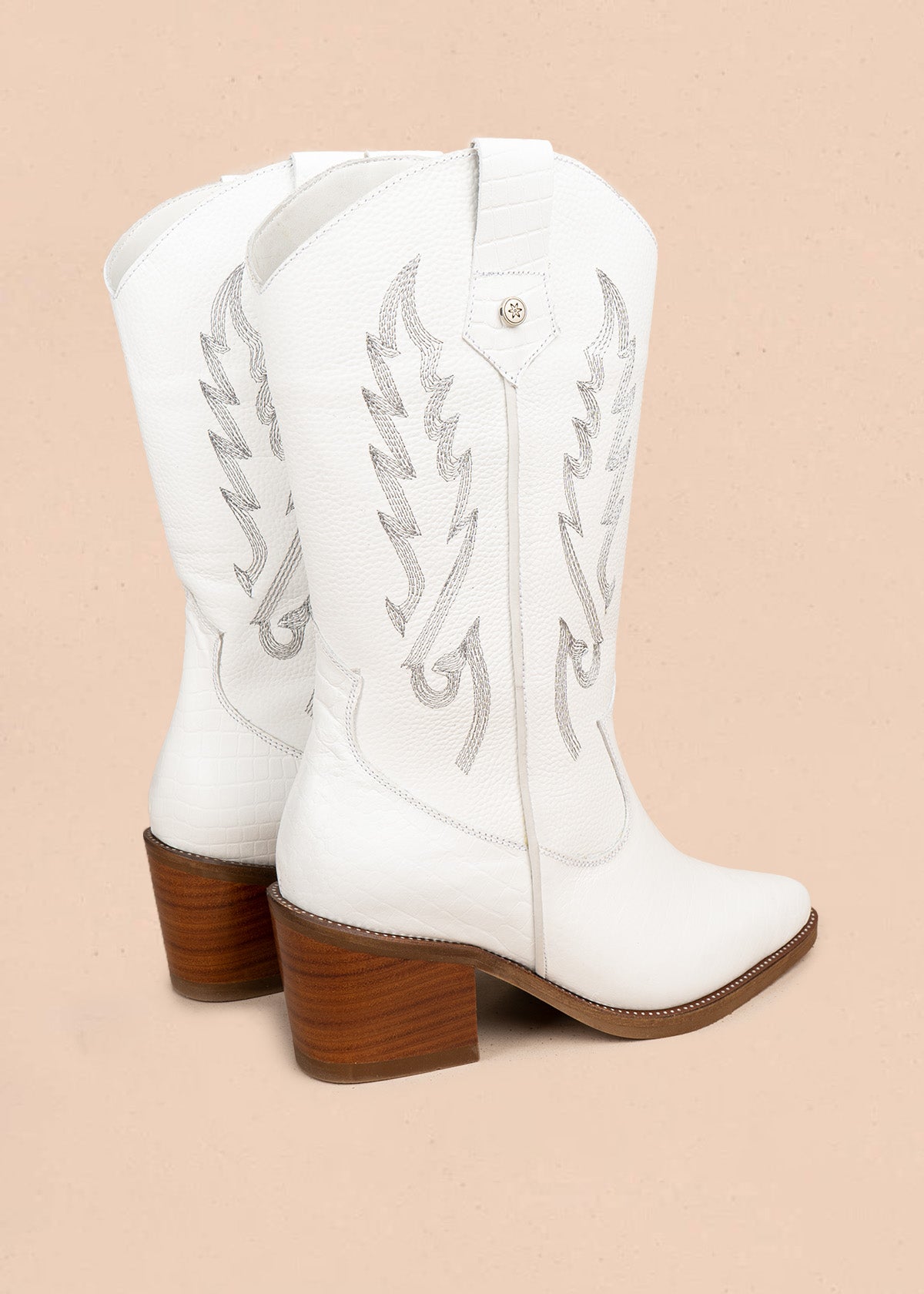 Botas en cuero color blanco con bordado 105275