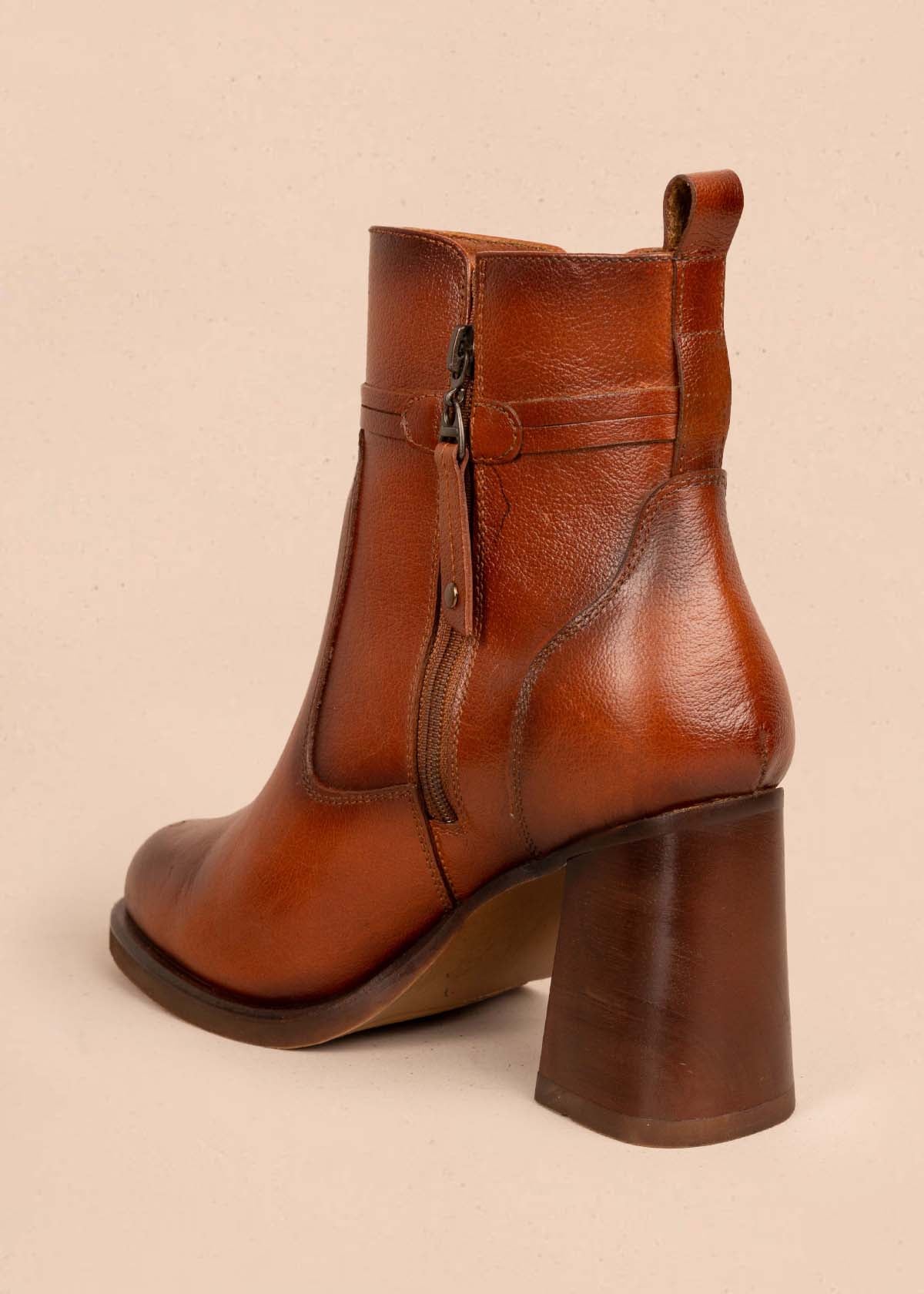 Botines en cuero color miel con cierre lateral 105278