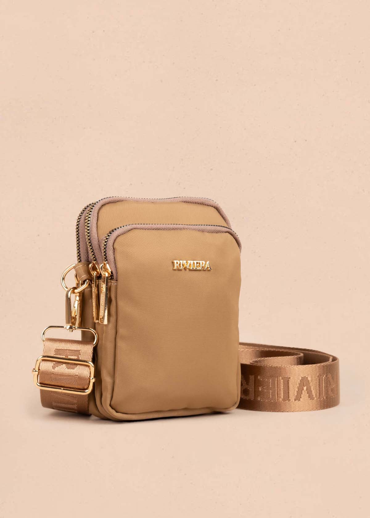 Porta celular color camel con bolsillo frontal 105304