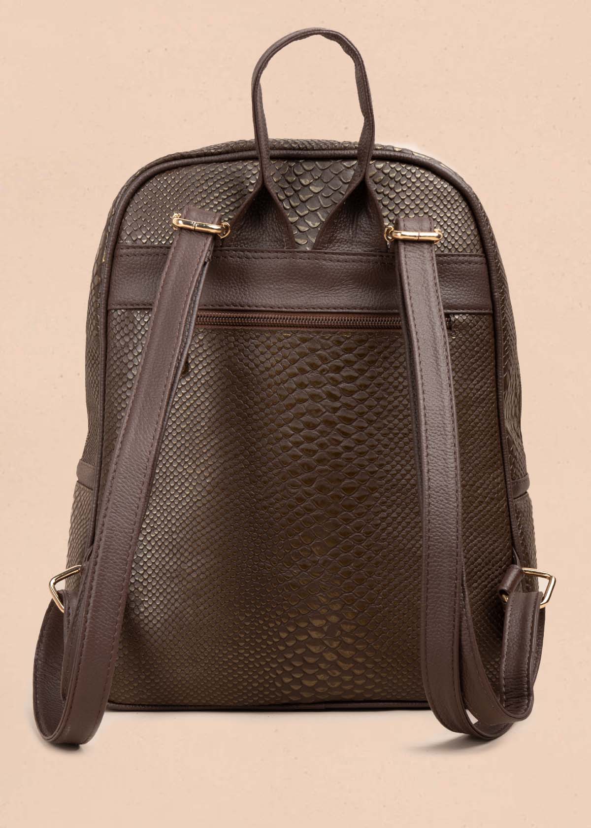 MORRAL EN CUERO COLOR CAFE CON TEXTURA CROCO 105311