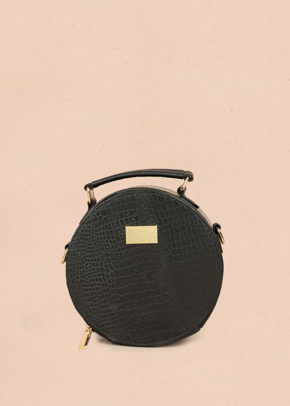 Bolso manos libres en cuero color negro 105313