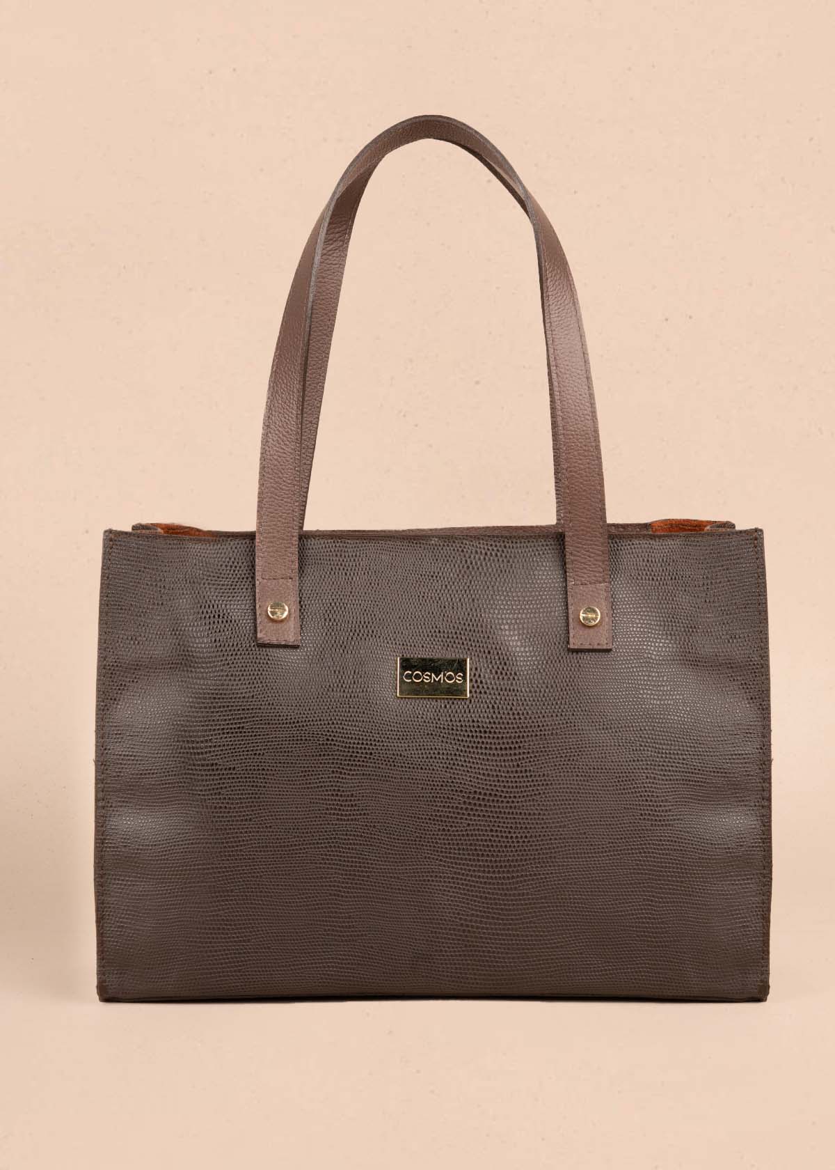 Bolso tipo cartera en cuero color café con textura croco 105316
