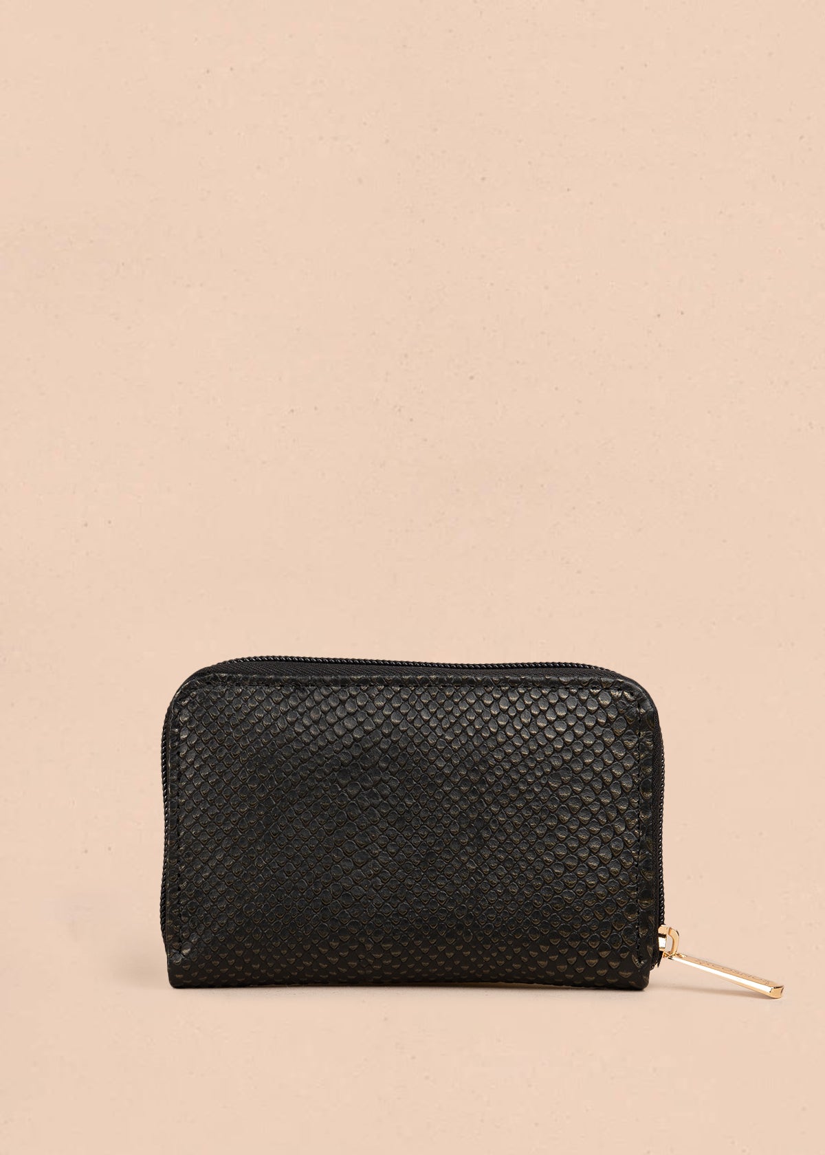 Billetera grande en cuero color negro con texturizado 105321