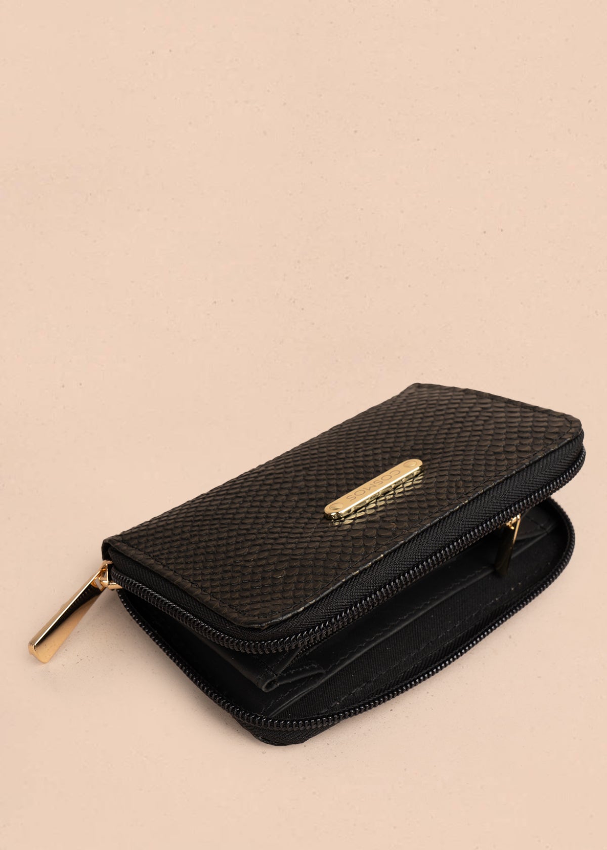 Billetera grande en cuero color negro con texturizado 105321