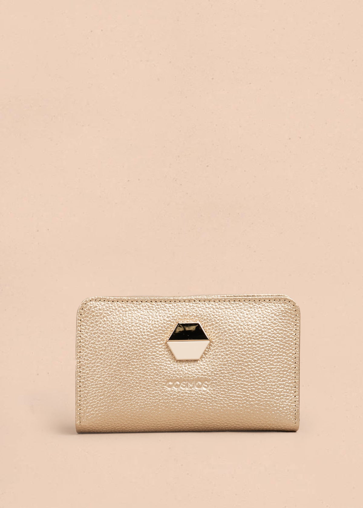 Billetera en cuero color dorado con detalle hexagonal 105323