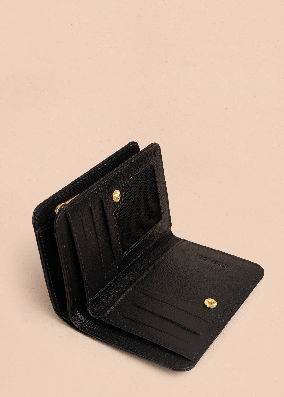 Billetera en cuero color negro con detalle hexagonal 105323