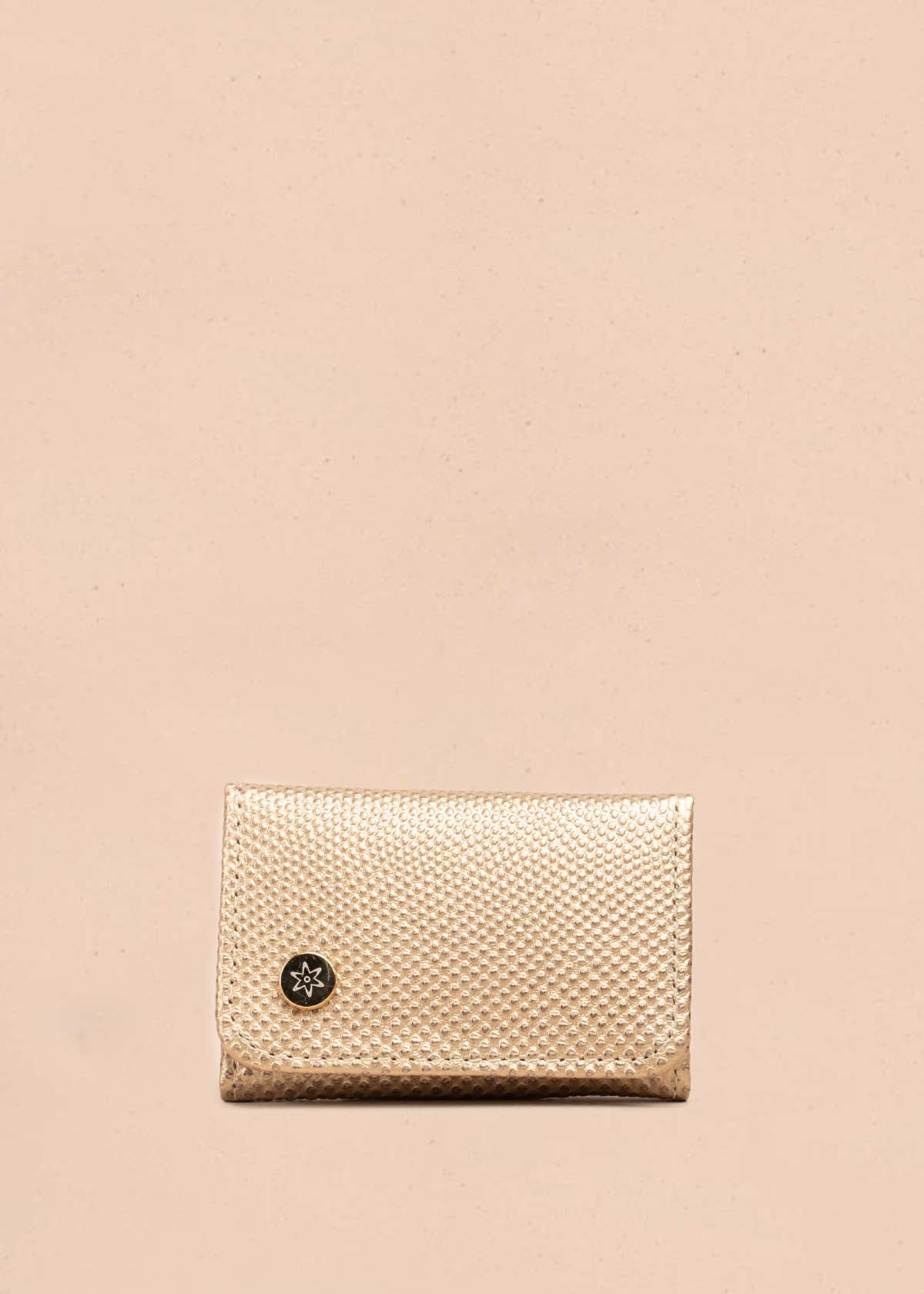 Porta llaves en cuero color dorado 105324