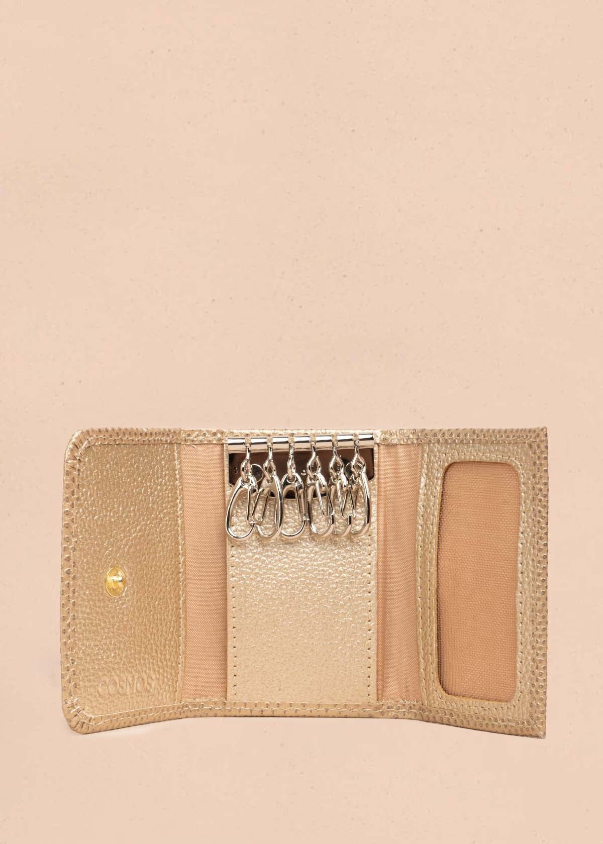 Porta llaves en cuero color dorado 105324